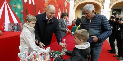 Près de 700 enfants de Monaco ont reçu leurs cadeaux de Noël des mains de la famille princière