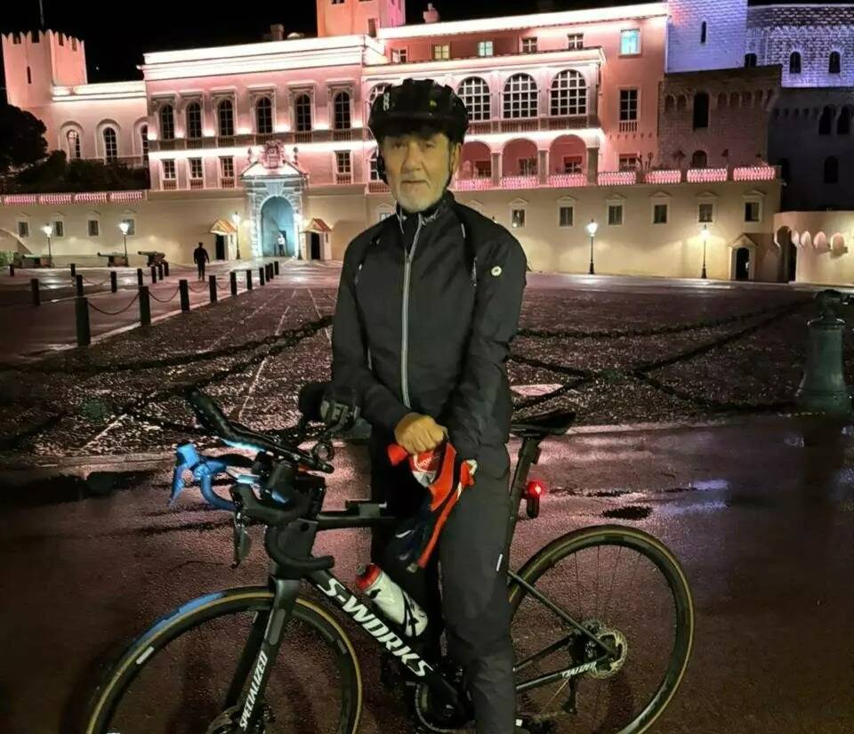Il pédale 700 km en plus de 33h pour relier Monaco au Vatican à vélo: le nouvel exploit du résident monégasque Valerio Zamboni