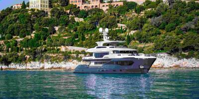 Le prince Albert II remet la certification monégasque SEA Index à Tony Parker pour son yacht écologique