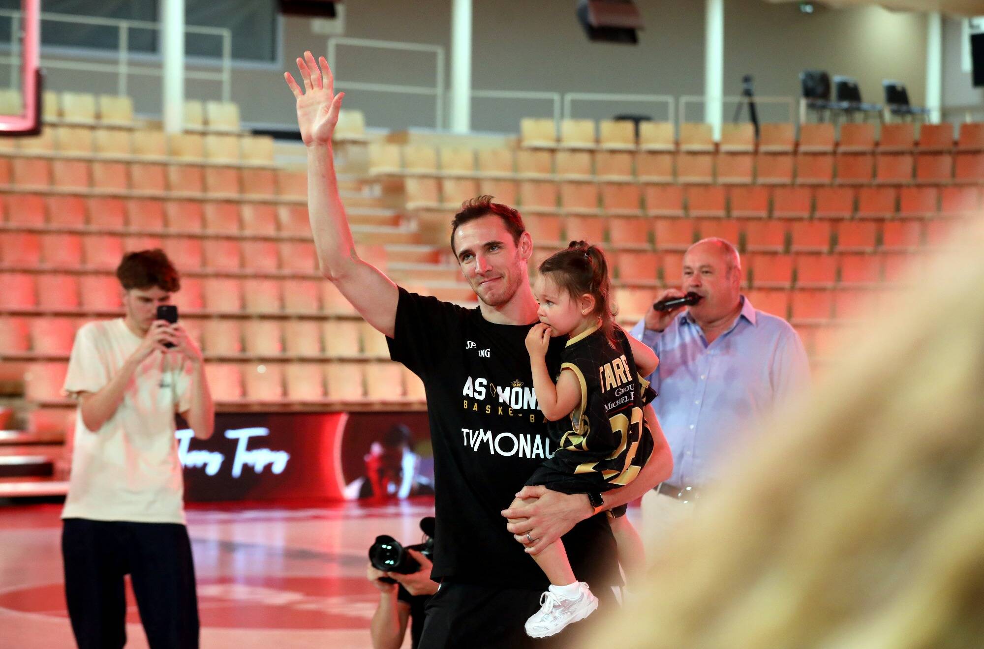 Pour clore la saison, 300 supporters ont salué les joueurs de la Roca Team à Gaston-Médecin