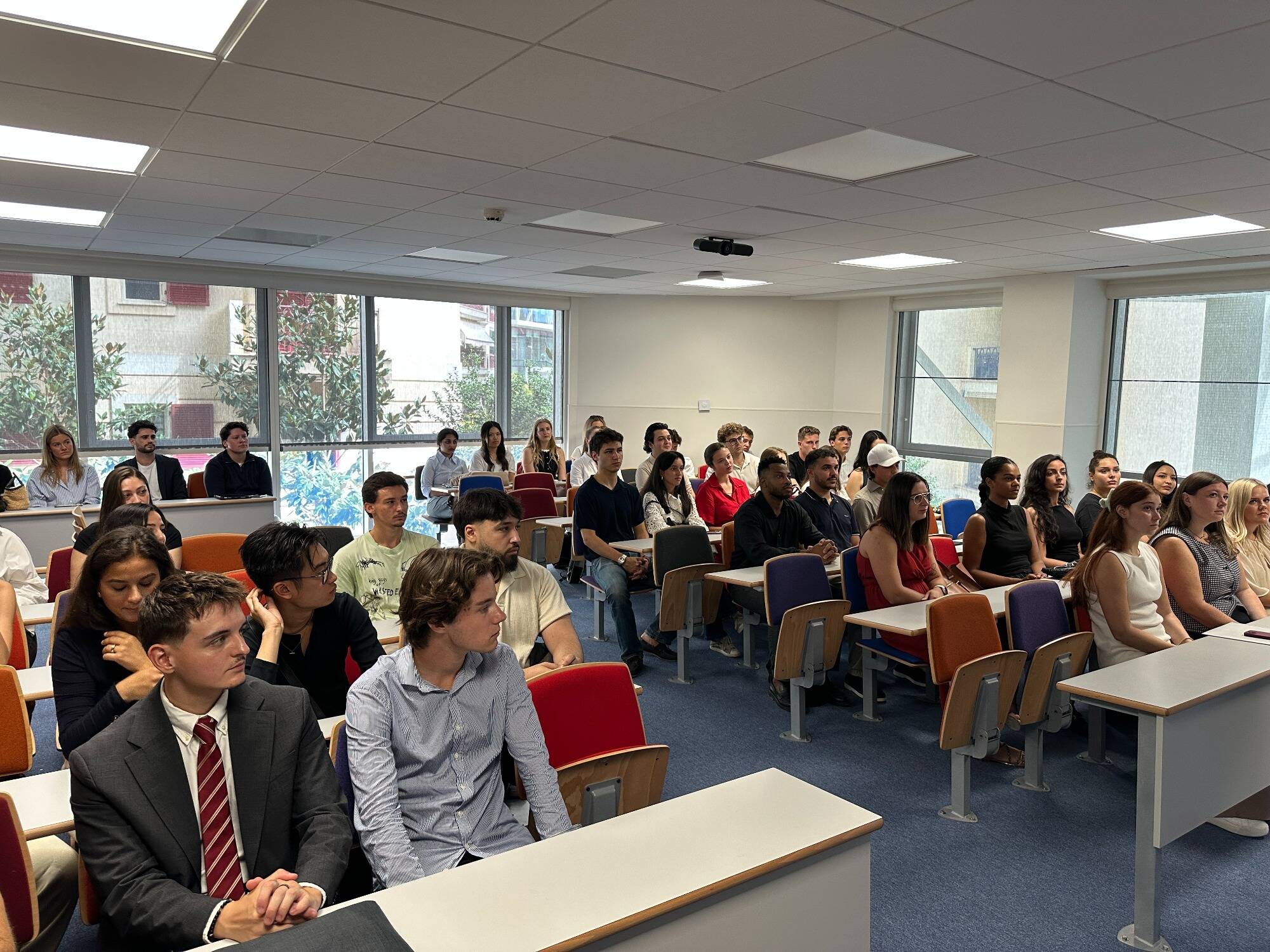 "Dans une négociation professionnelle, on ne questionne pas ChatGPT": à l'heure de l'IA, l'International University of Monaco remet l'humain au coeur de sa formation