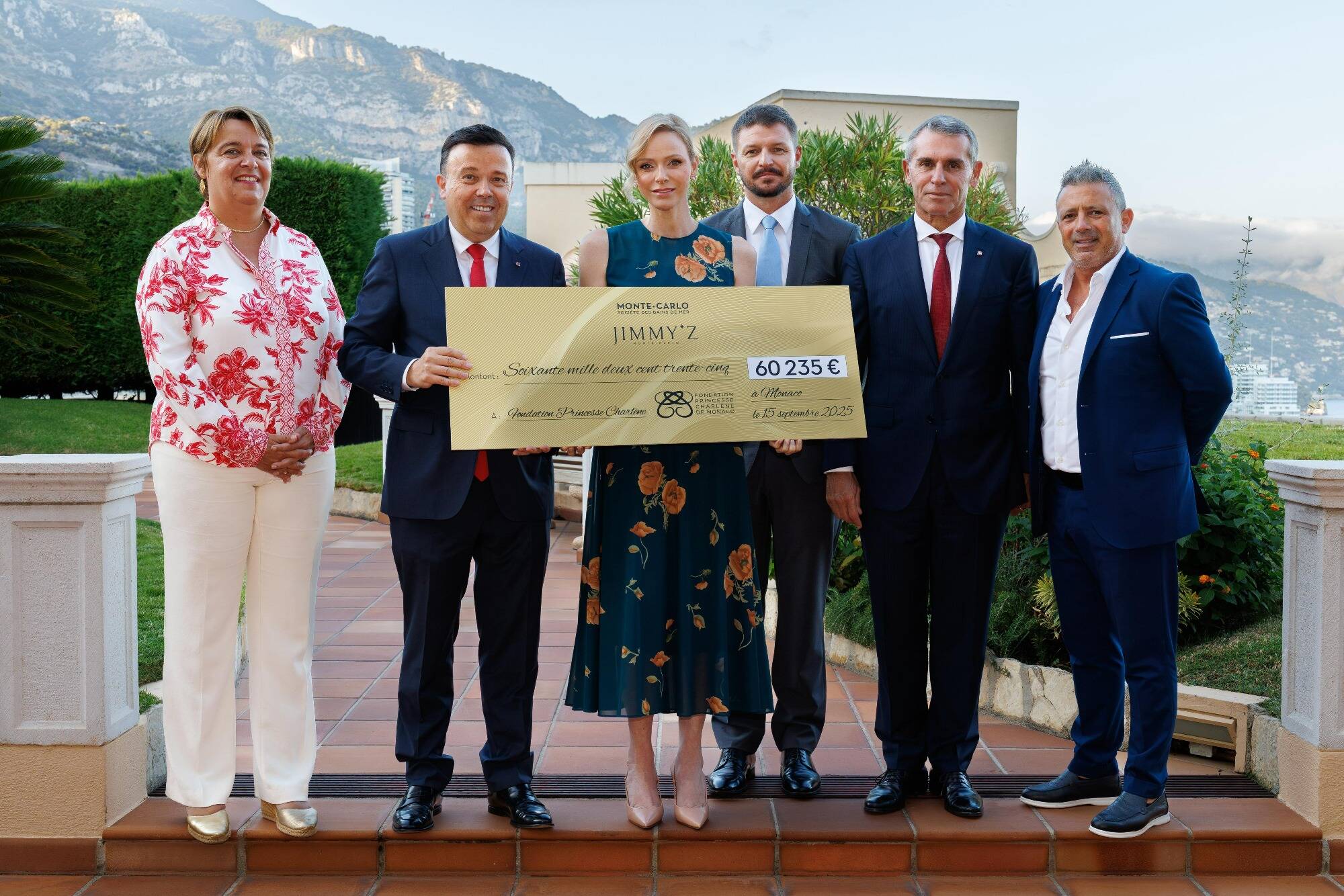 La Société des Bains de Mer remet deux chèques à La Fondation Princesse Charlène et à la SPA de Monaco