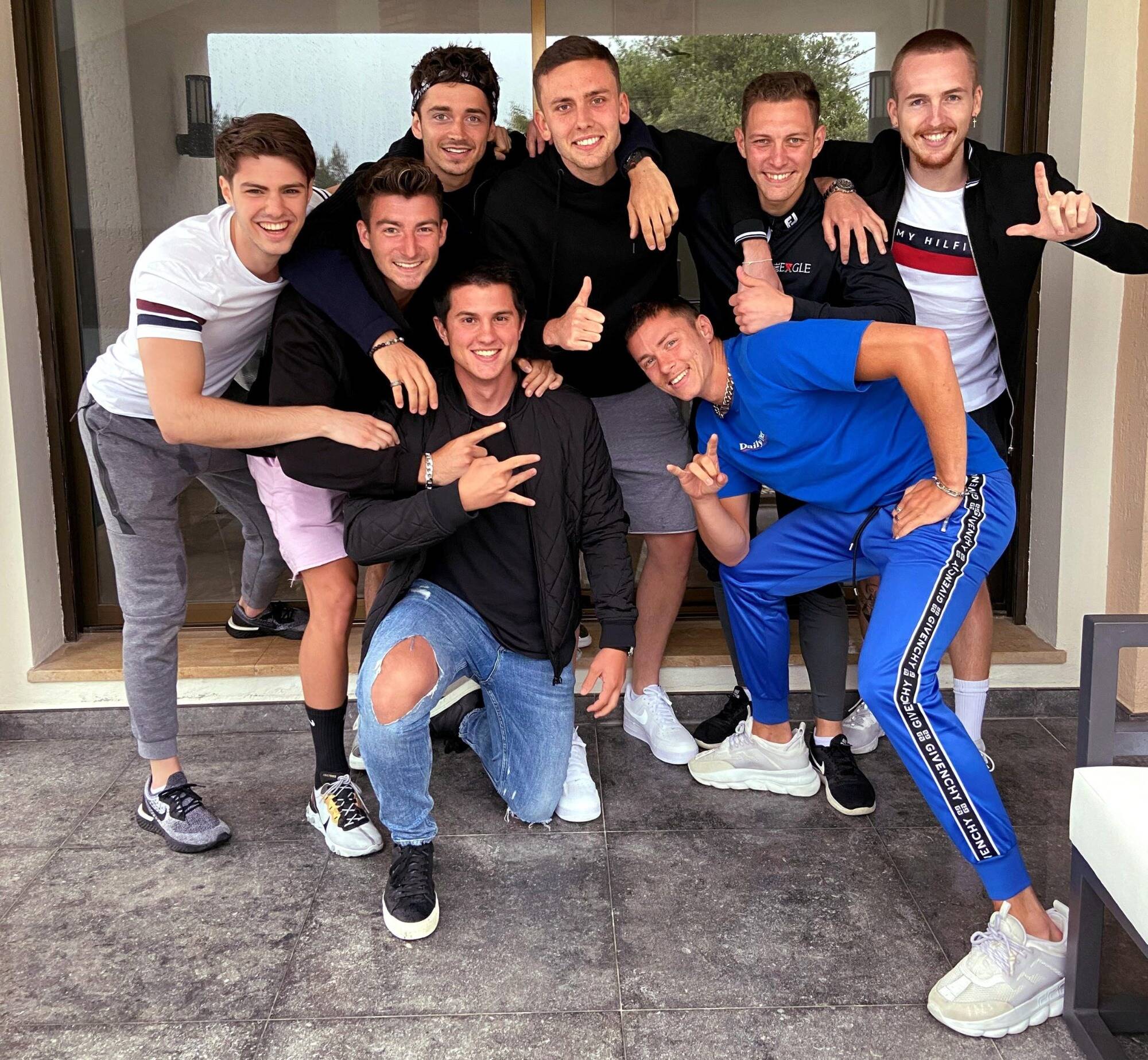 "Charles est toujours le même qu'au collège": les amis du ...