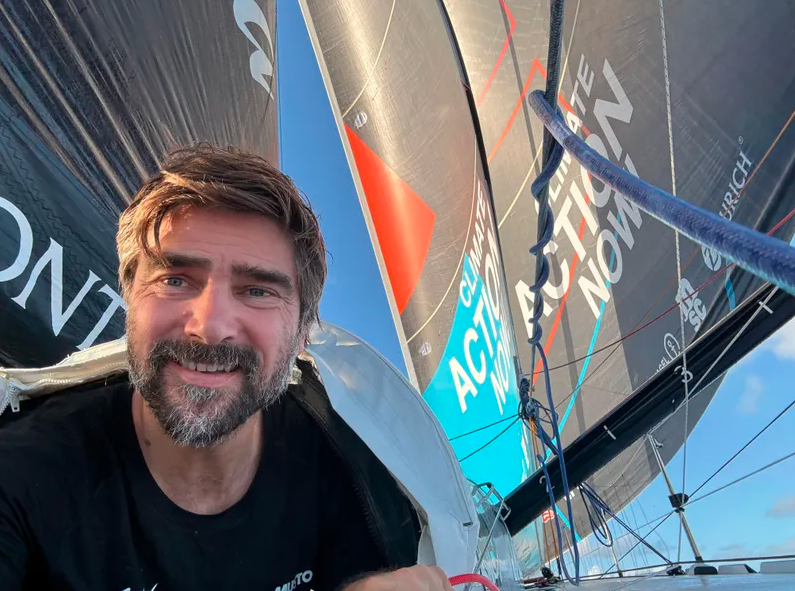 Le représentant de Monaco Boris Herrmann sur les talons de Sam Goodchild (5e) ce mercredi matin au Vendée Globe