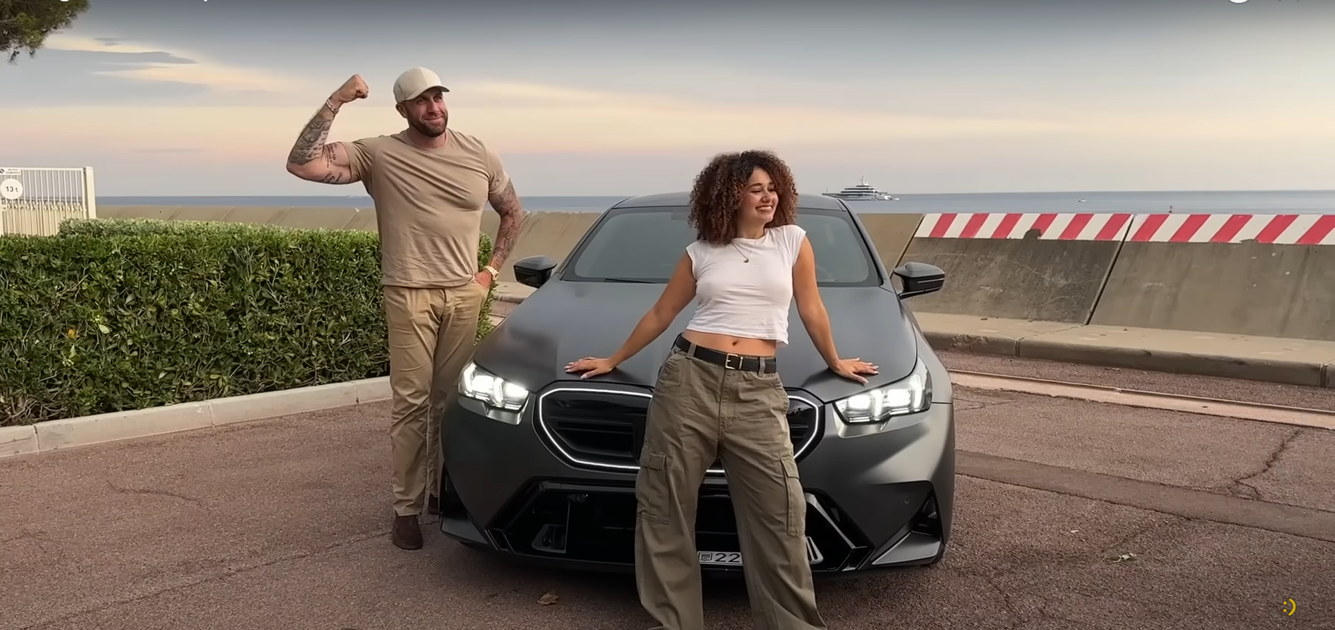 GMK en guide touristique très spécial pour une vidéo de Lena Situations à Monaco