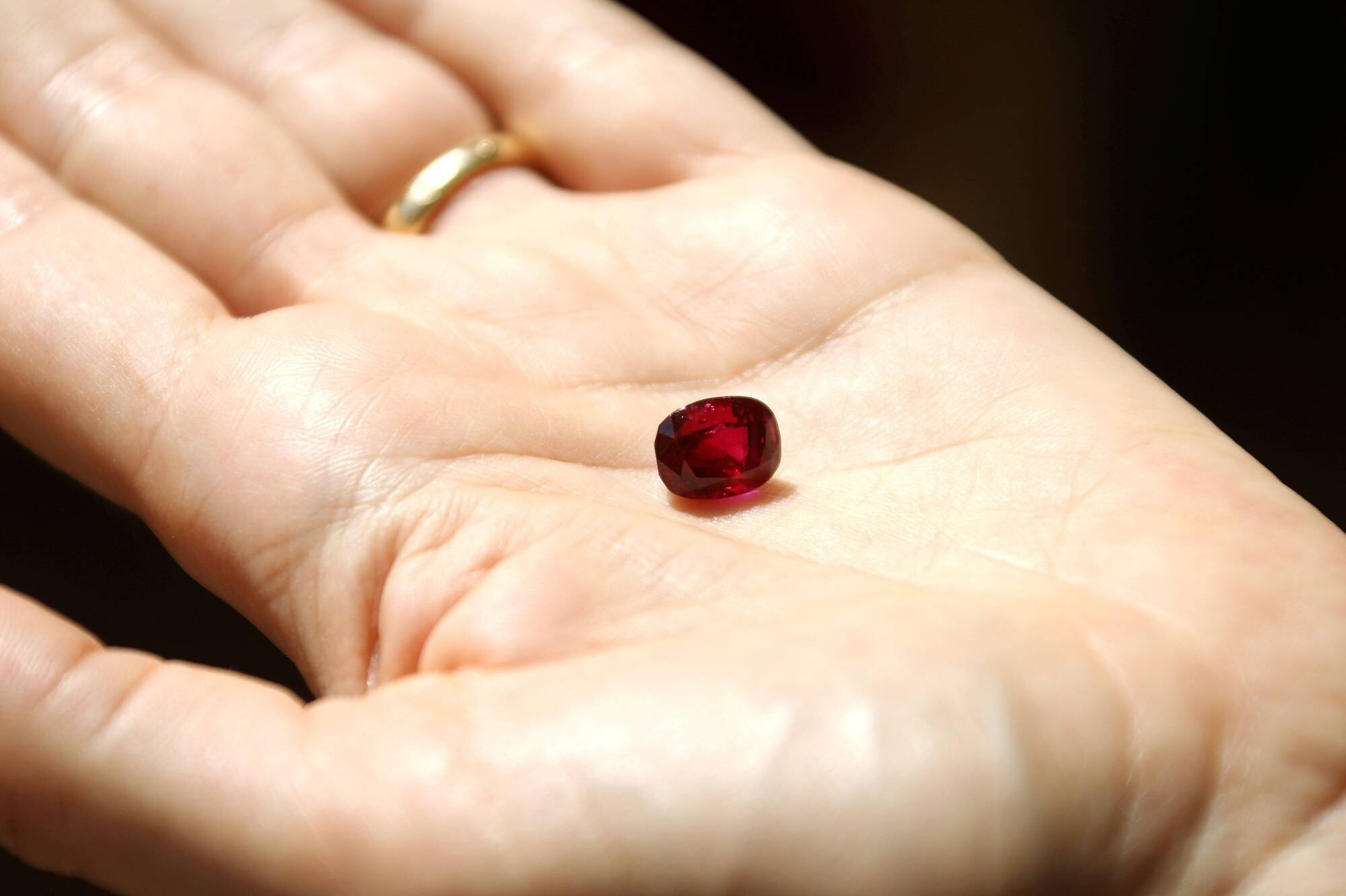 C'est un record: ce rubis de 7,1 carats s'est envolé aux enchères à près de 3 millions d'euros à Monaco