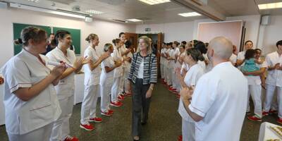 À Monaco, la princesse Caroline remet les diplômes aux étudiants de l'Institut de formation aux soins infirmiers