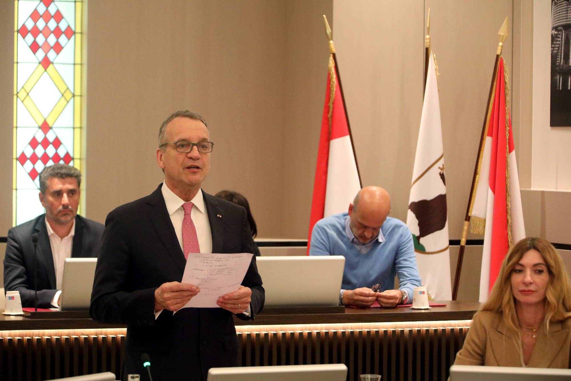 Plus d'un million d'euros et 10 mois de travaux : la nouvelle salle du Conseil inaugurée à la mairie de Monaco