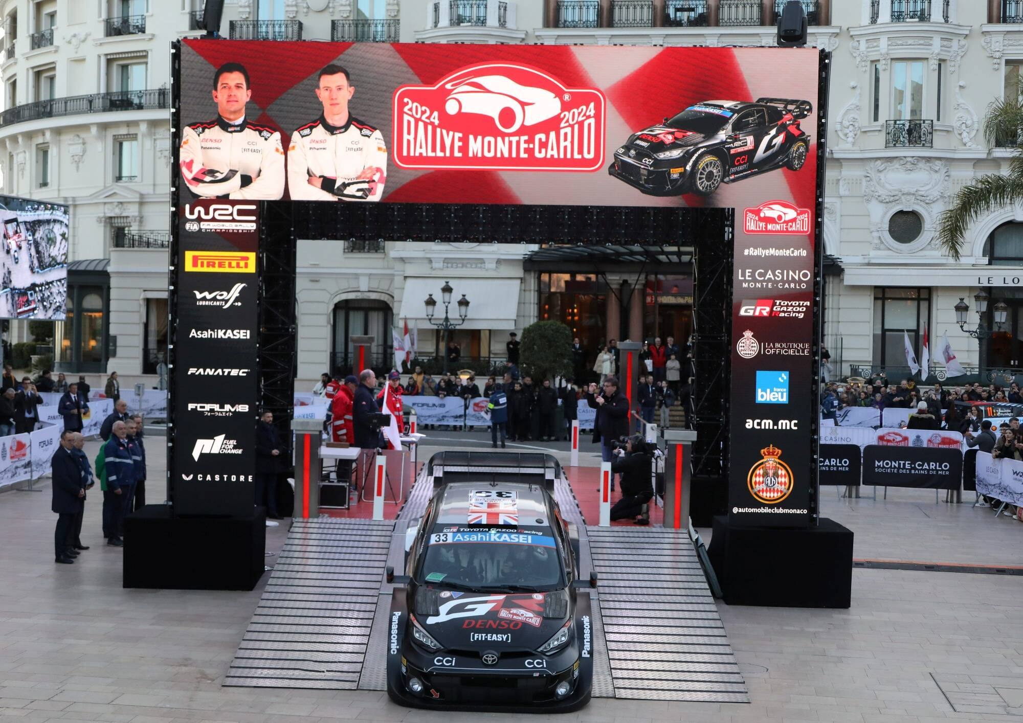 Le pilote Elfyn Evans en leader devant Ogier et Neuville pour la 1ere étape du 92e Rallye de Monte-Carlo