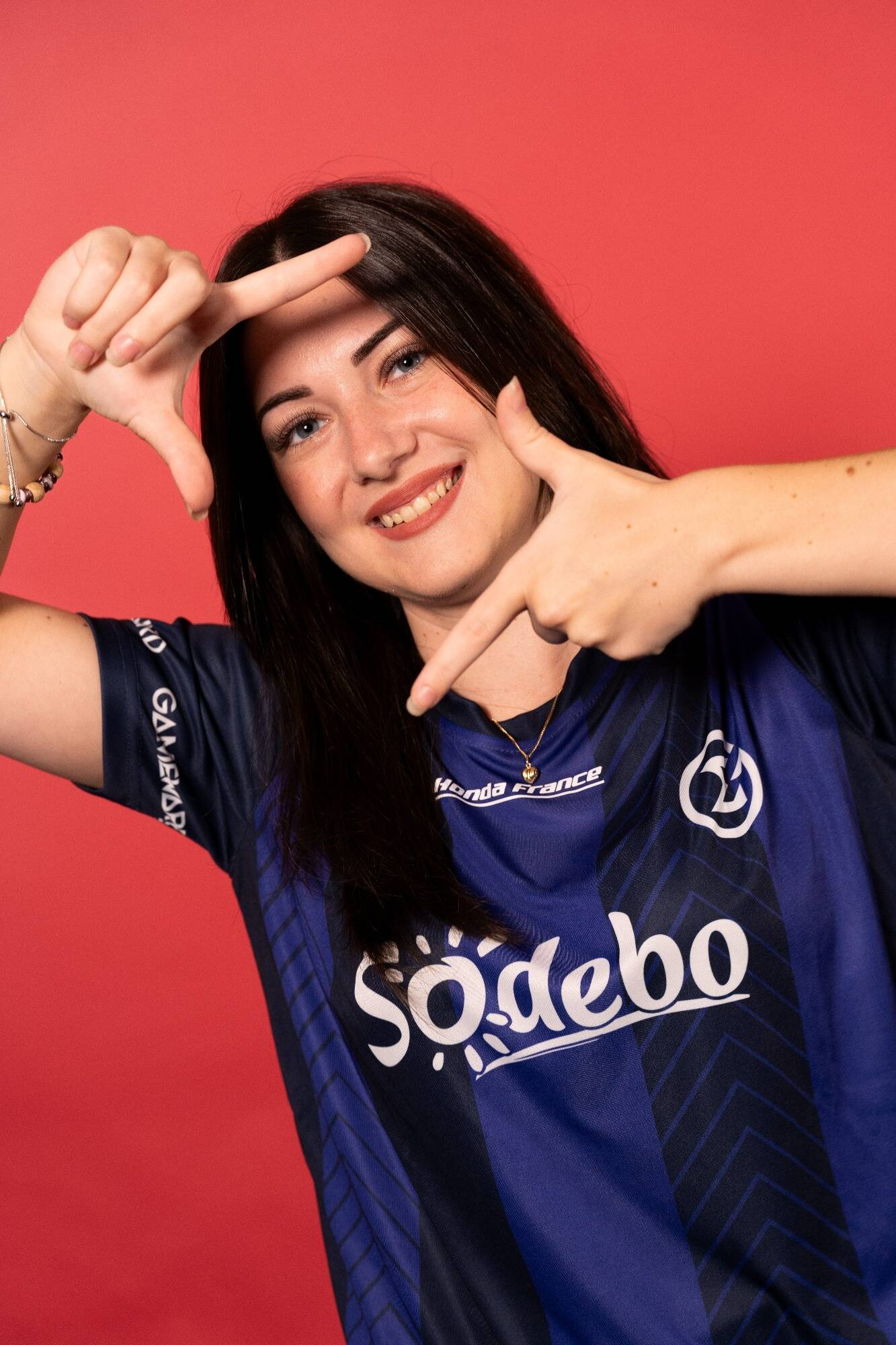 "Je suis un peu la capitaine": rencontre avec la première joueuse professionnelle monégasque d'esport en lice pour la Coupe des étoiles à Paris