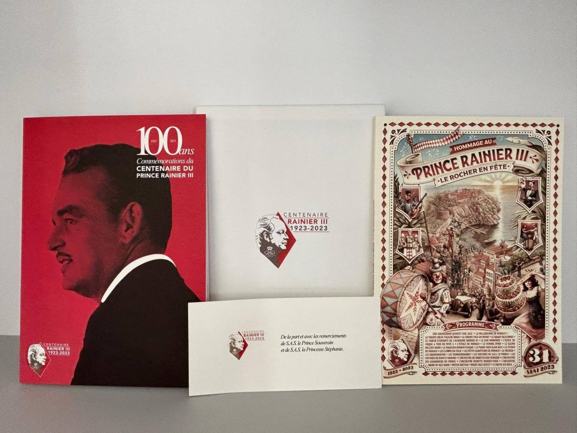 Un coffret-souvenir du centenaire Rainier-III offert aux Monégasques