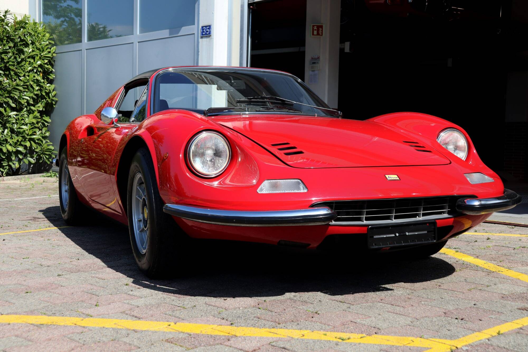 Pour la première fois de son histoire, Top Marques fait la part belle aux bolides d'antan à Monaco