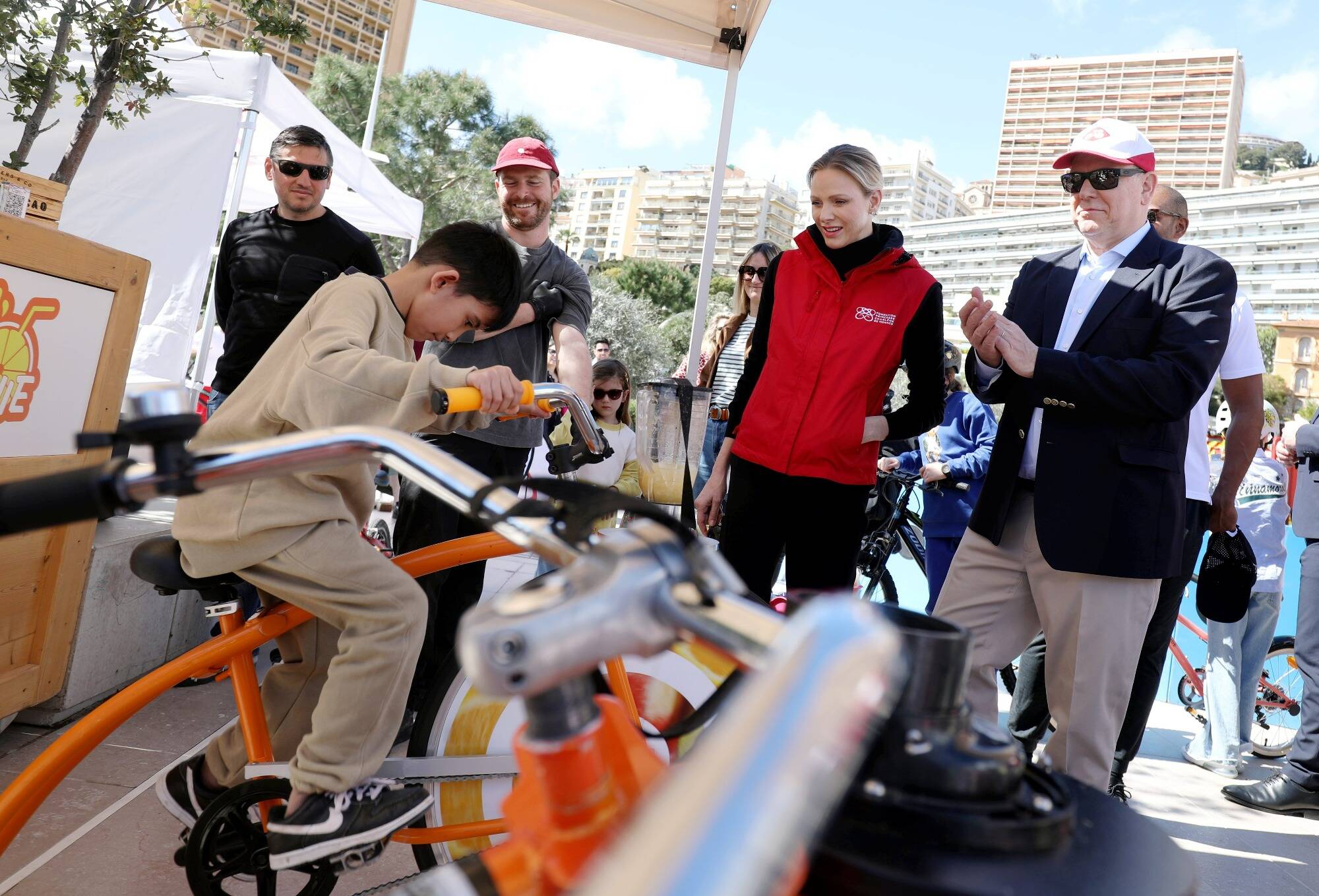 Le couple princier a participé à la première édition du Road Safety Day, qui allie sport et sécurité routière à Monaco
