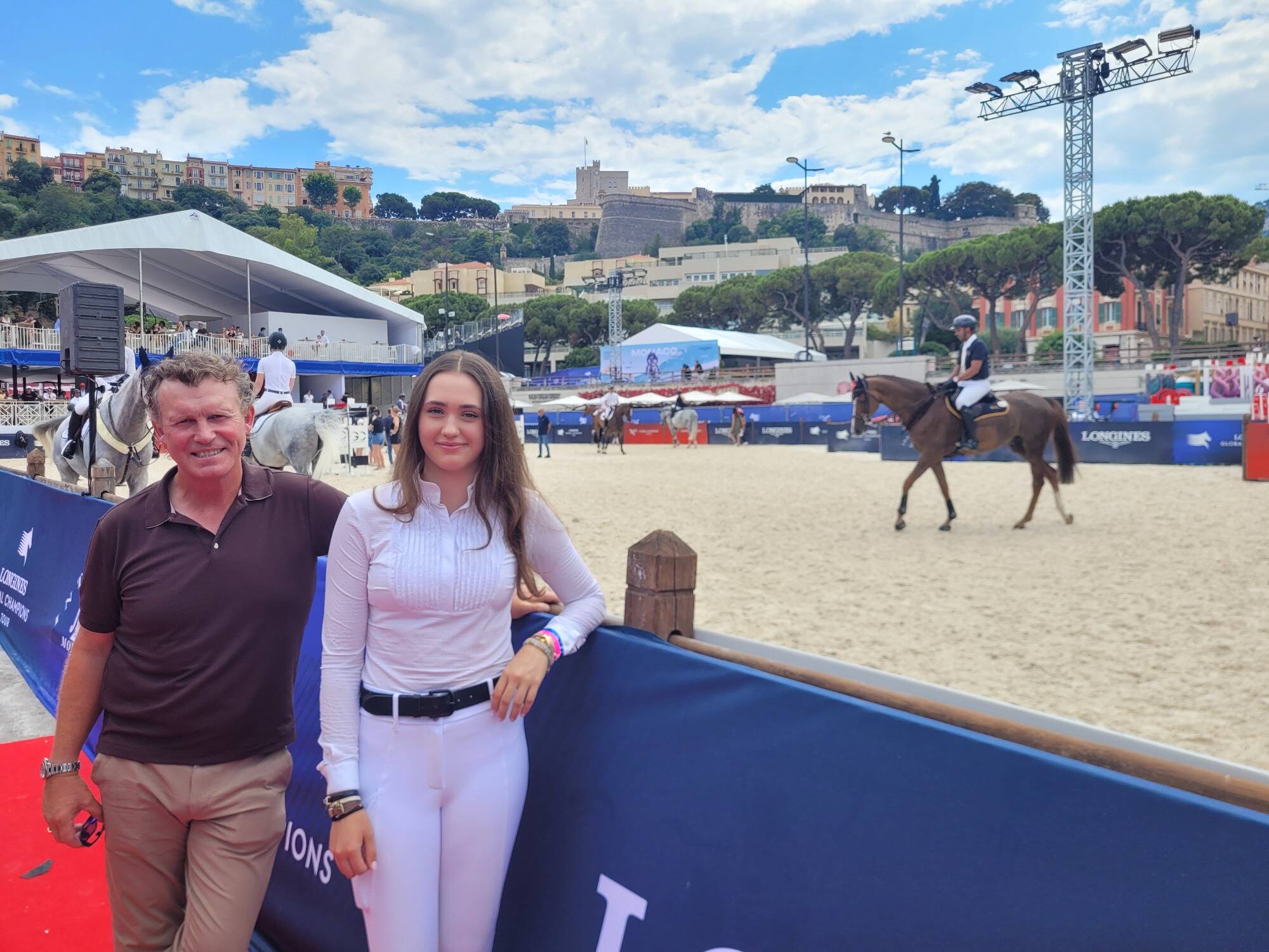 À seulement 19 ans, Anastasia Nielsen représente les couleurs de la Principauté avec fierté au Jumping de Monte-Carlo