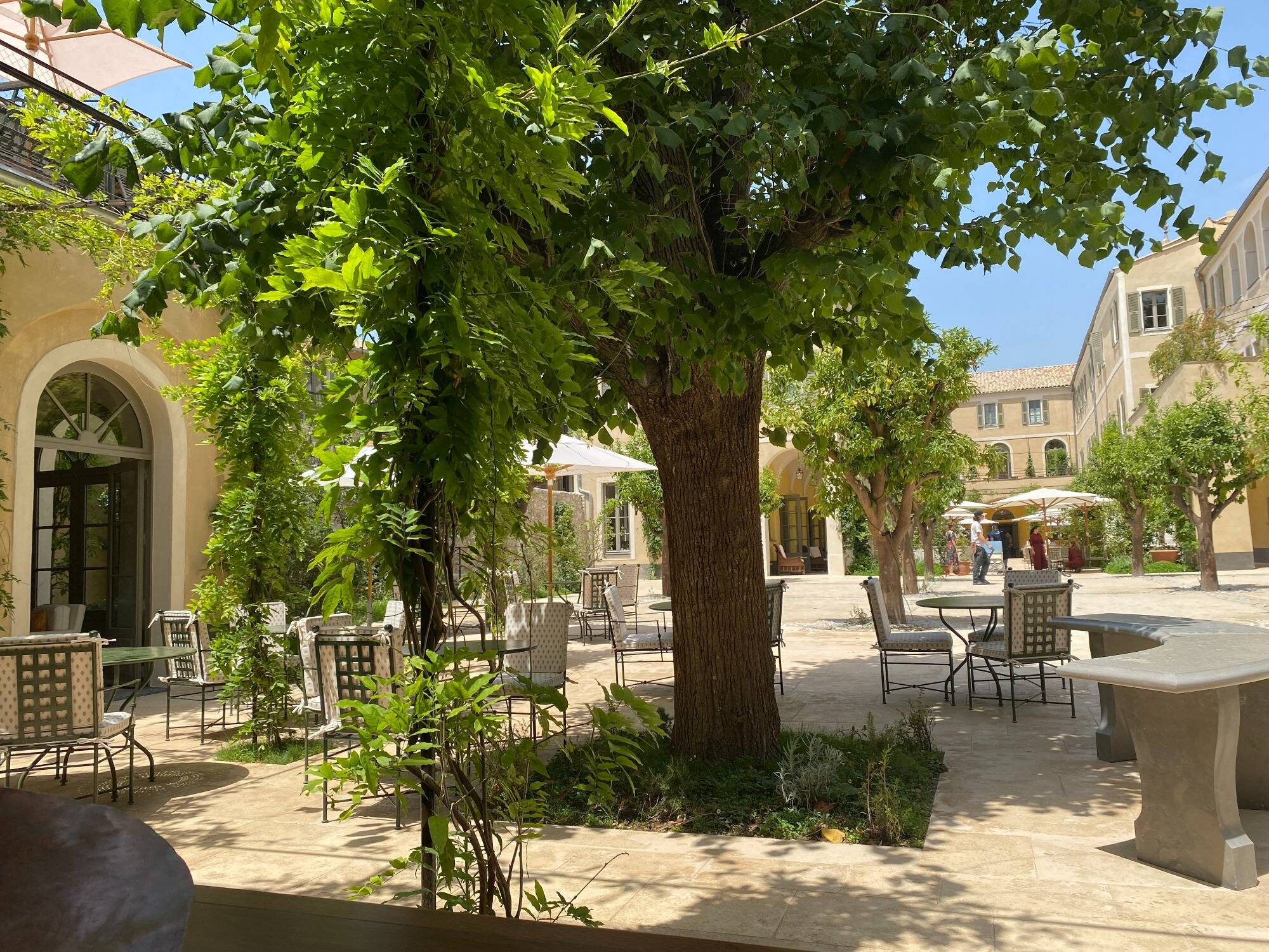 Les nouveaux hôtels de luxe de Nice ont-ils fait le plein cet été? On est allé vérifier