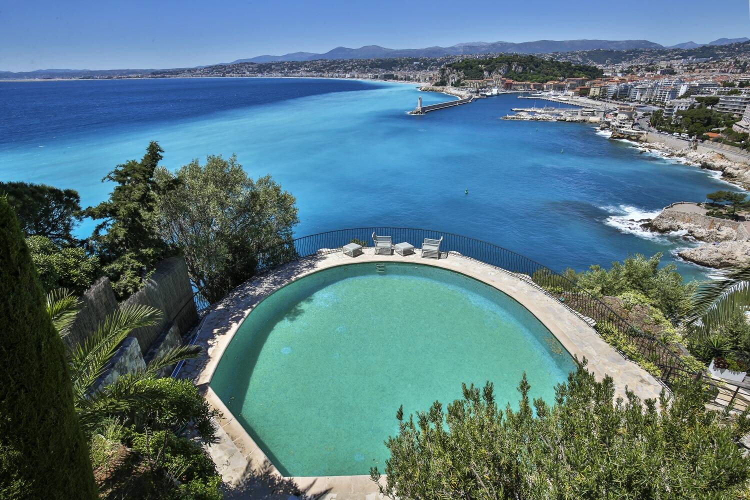 Sean Connery y a vécu et elle est en vente: on vous raconte l'incroyable histoire de la villa de James Bond sur la Côte d'Azur