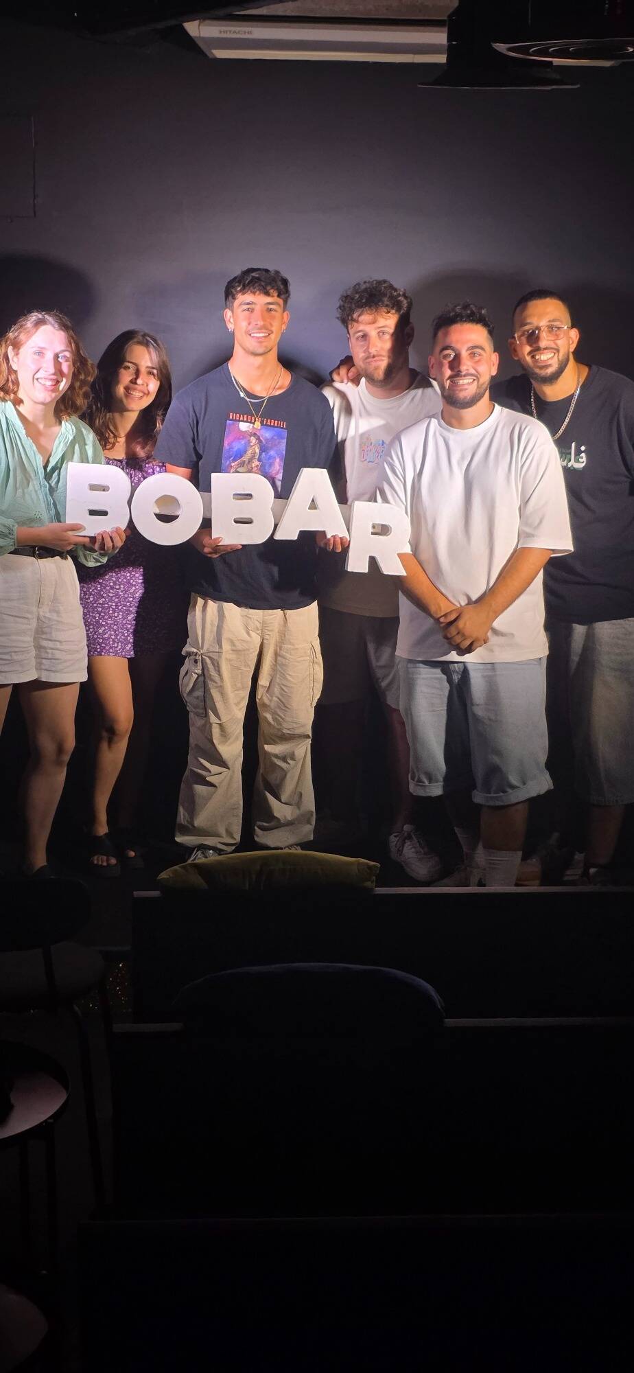 "Même Gad a fait un bide ici, et ça lui a fait du bien": plongée dans la fabrique à rires du Bobar Comedy Club à Nice