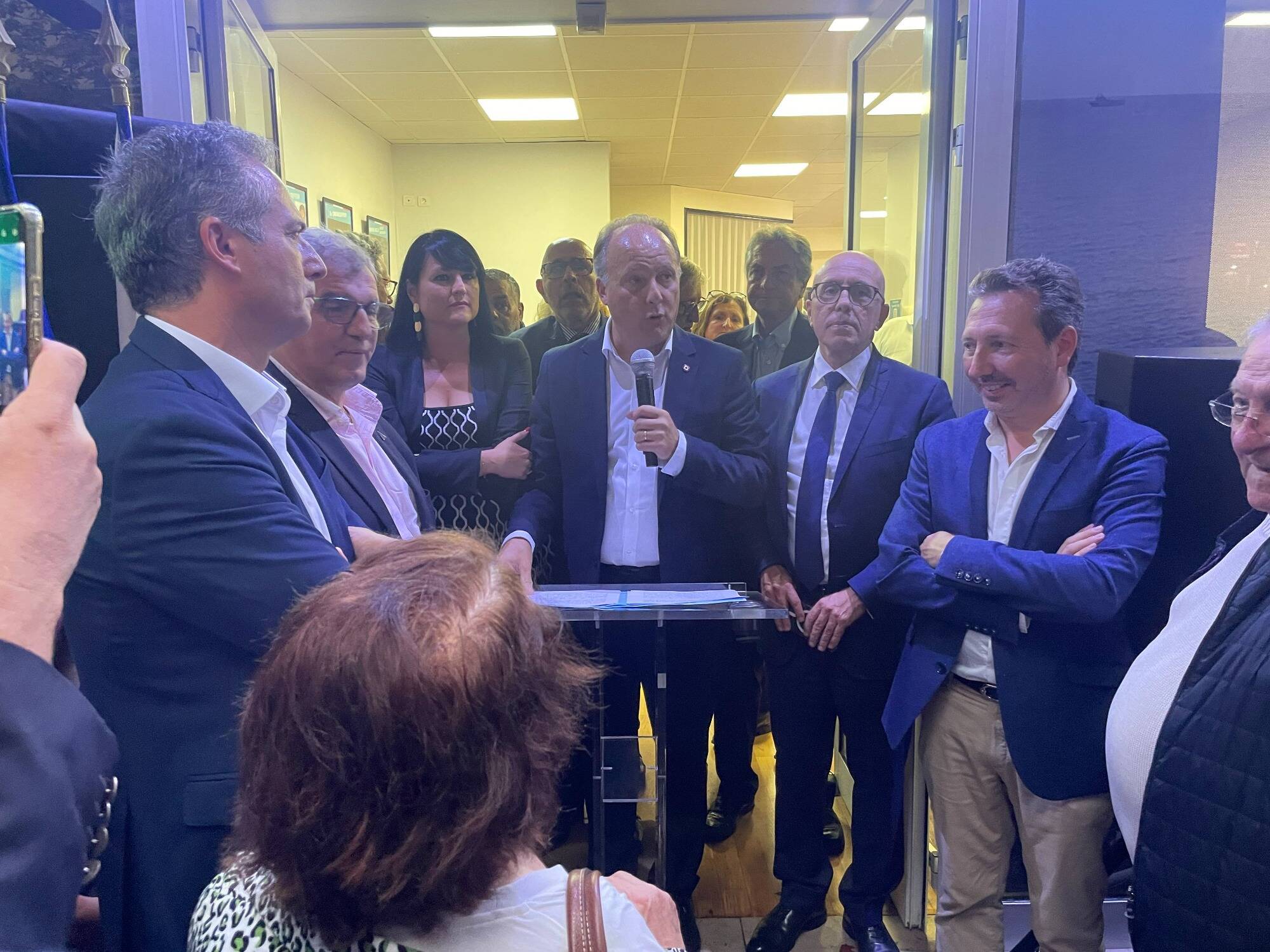 Le député ciottiste Bernard Chaix inaugure sa permanence... en chargeant Christian Estrosi à Nice