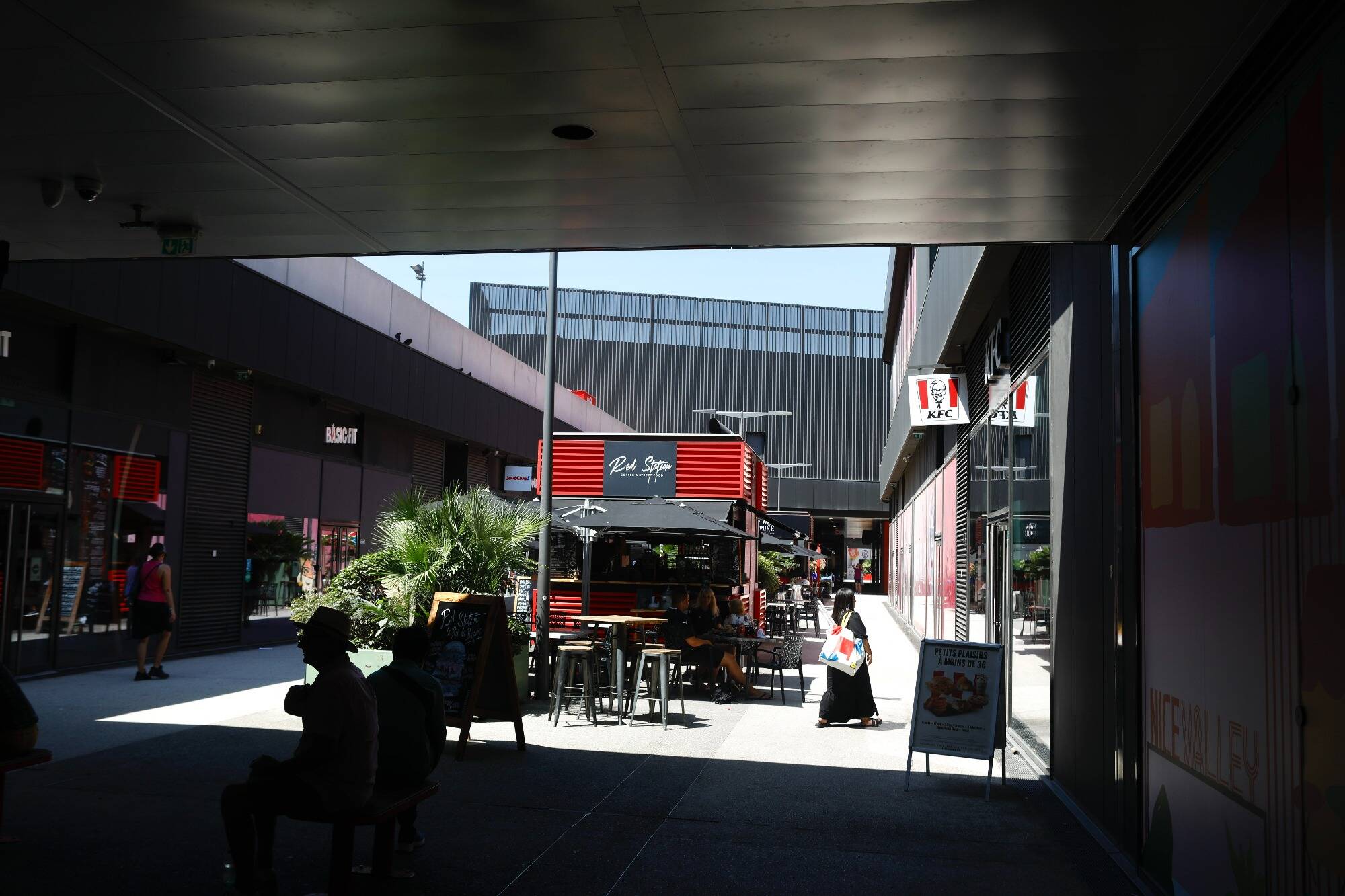 "Les Jeux olympiques nous font perdre plus de clients qu'ils nous en amènent": au stade de Nice, la désillusion des commerçants