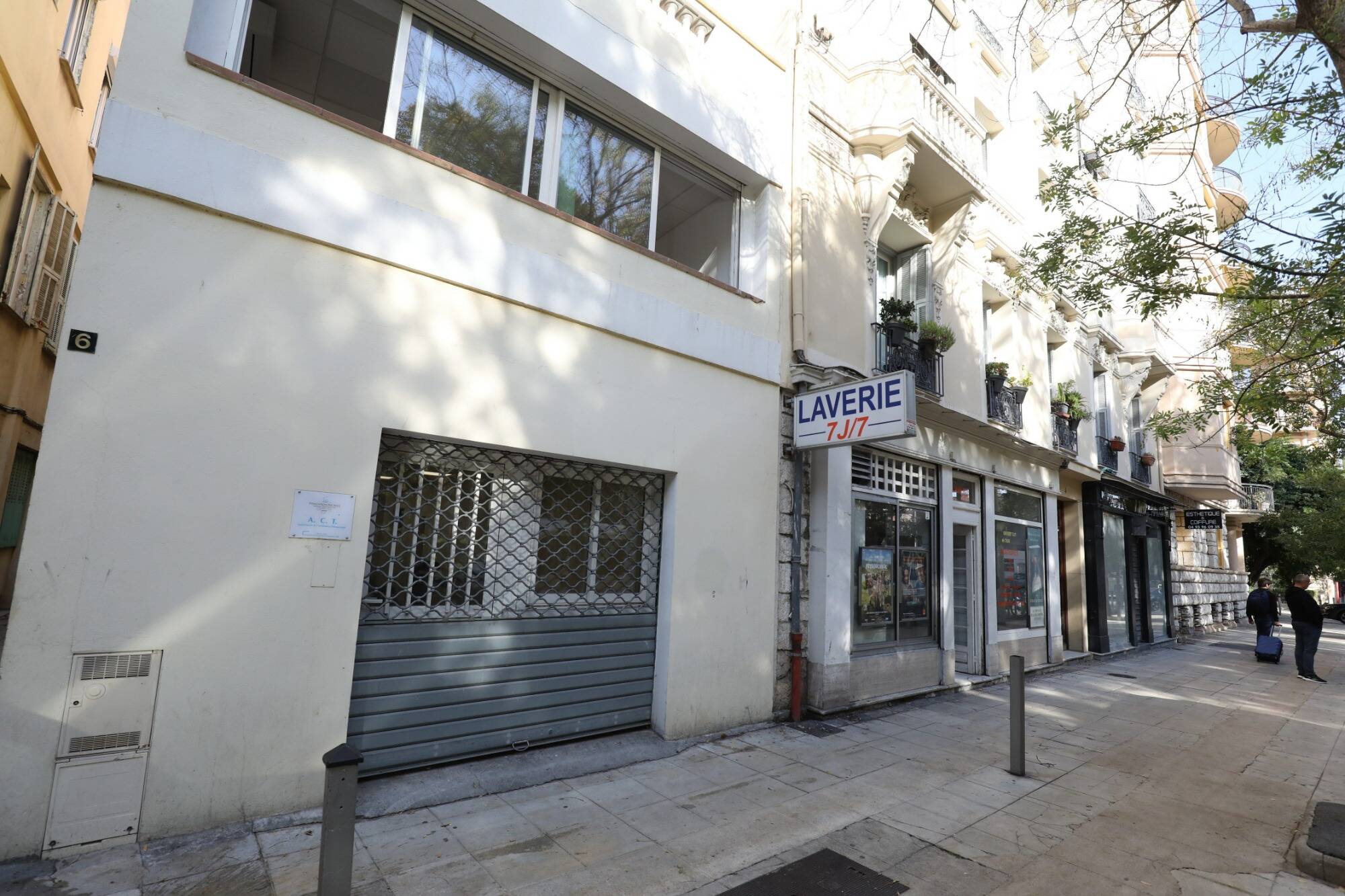 "Qu'est ce qu'il va y avoir sous nos fenêtres?": le centre d'accueil pour toxicomanes déménage, les riverains et le maire de Nice s'y opposent