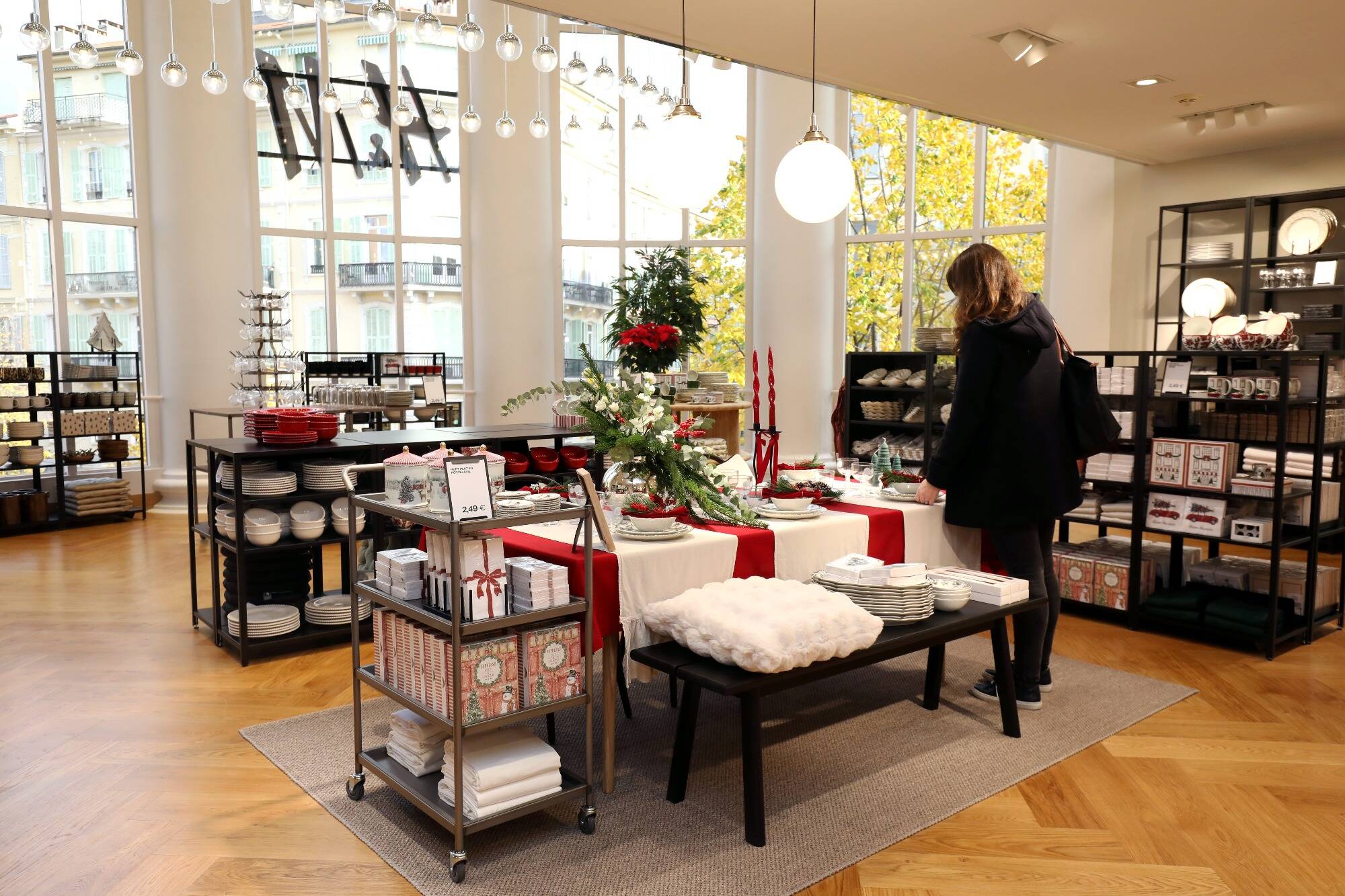 Le magasin H&M de Nice rouvre après de gros travaux, un nouvel espace décoration apparaît