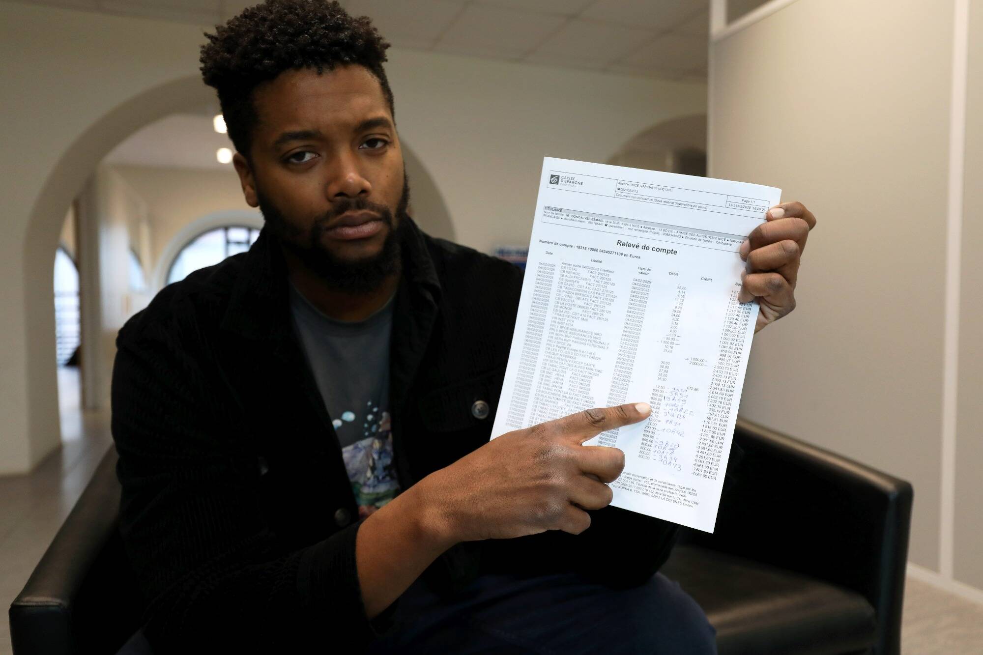 "Savez-vous qu'en perdant votre téléphone, vous pouvez perdre toute une vie?": un Niçois s'est fait voler son portable et 13 000 euros!