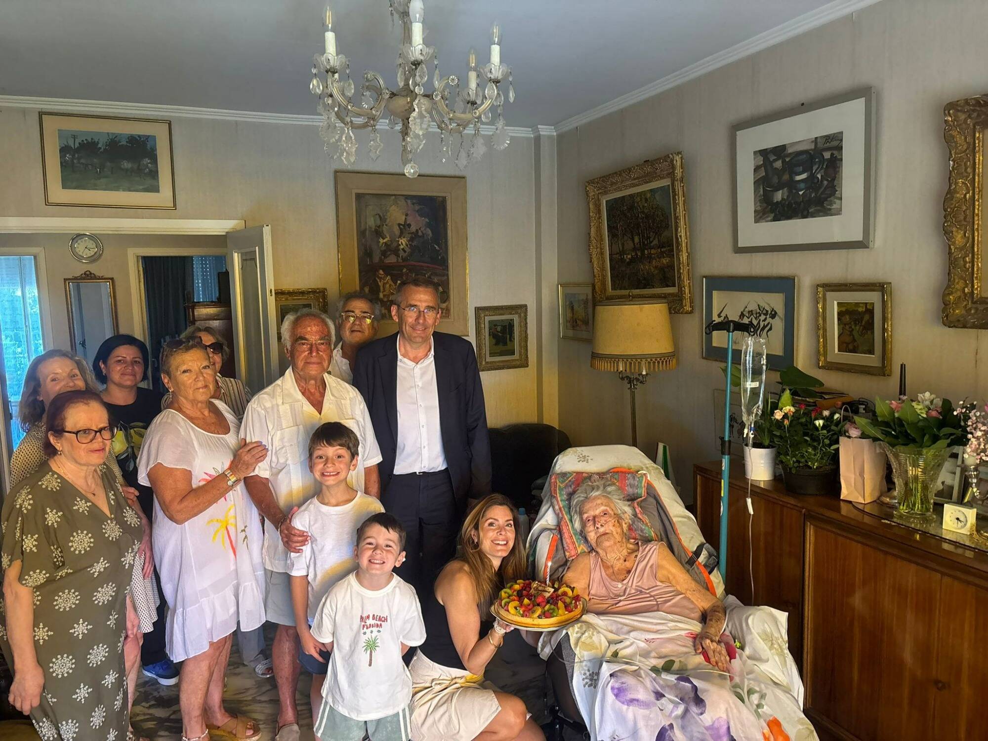 Une habitante de Nice célèbre ses 105 ans entourée de sa famille