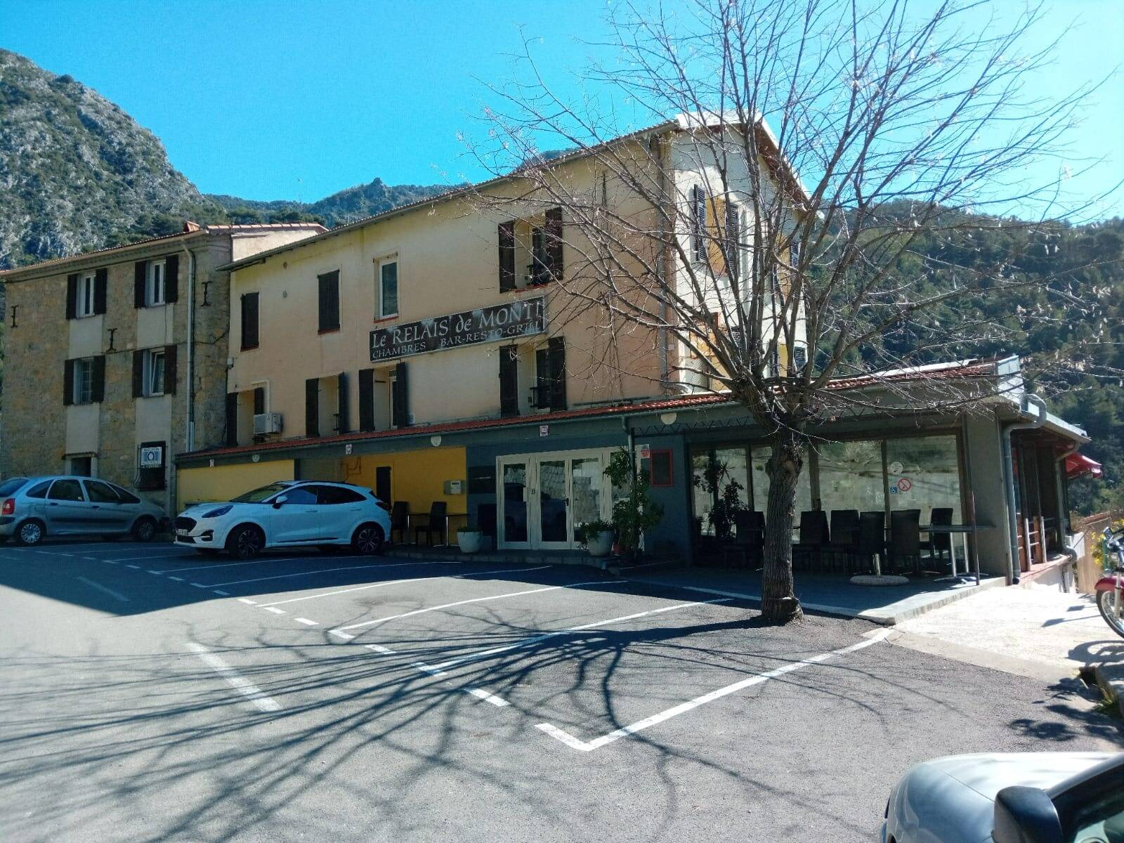 "Je n'ai plus qu'à fermer jusqu'en mai", un hôtel-restaurant azuréen en détresse après la fermeture de la route à cause d'un éboulement