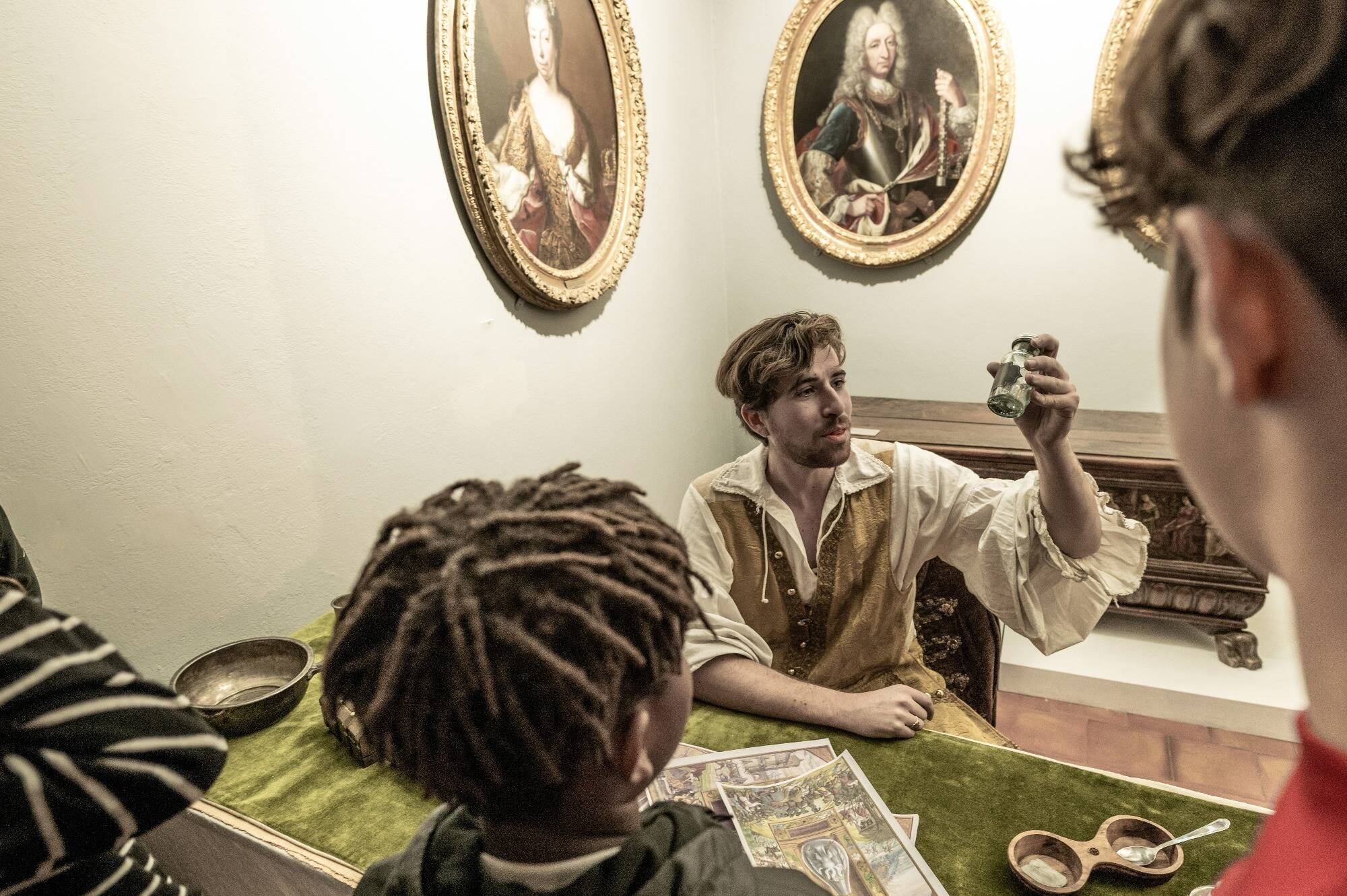 Entre amis ou en famille, participez à ce jeu immersif pour résoudre des énigmes et (re)découvrir le patrimoine du cloître à Fréjus