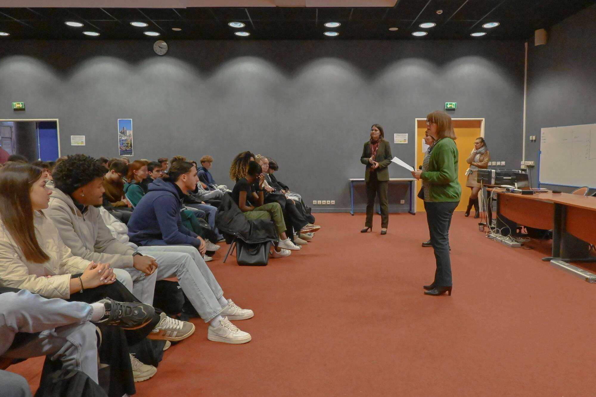 "On veut que nos jeunes s'épanouissent dans une formation adaptée": ce lycée de Saint-Raphaël organise une semaine de l'orientation pour ses élèves
