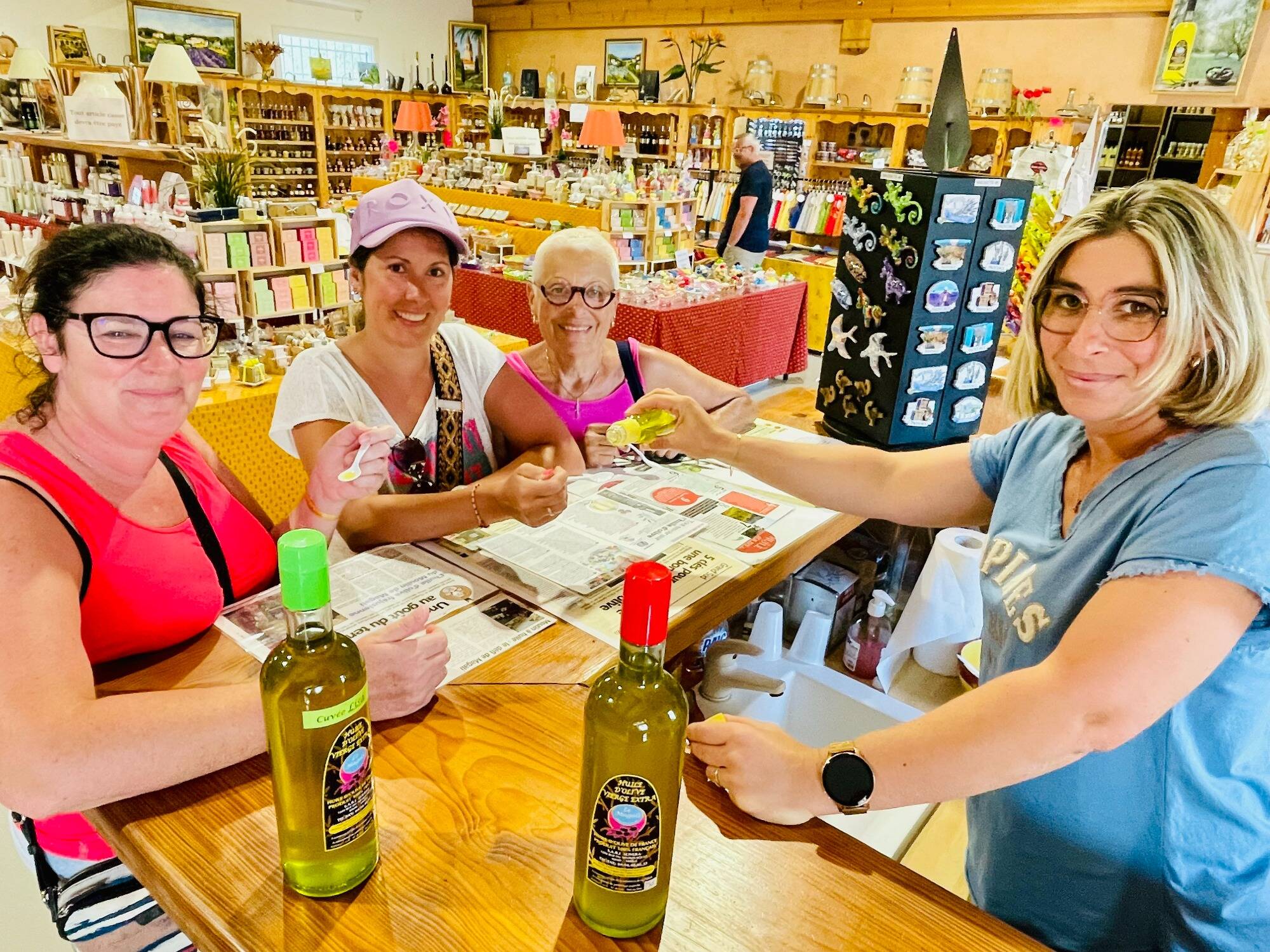 "Je voulais promouvoir le savoir-faire local": à Fréjus, Magali fait rayonner son moulin et ses huiles d'olive artisanales