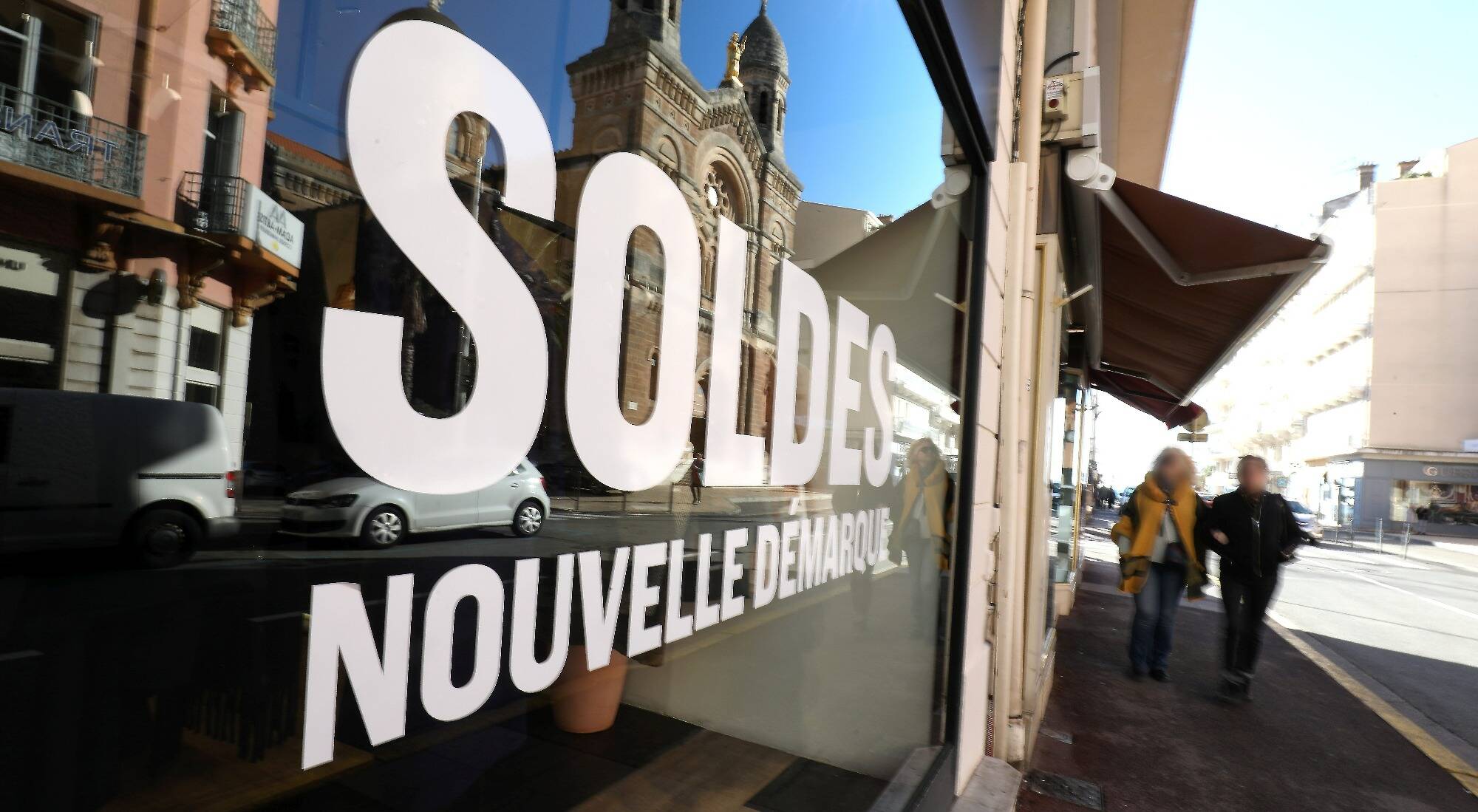"Ce n'est plus ce que c'était": comment expliquer la baisse des ventes lors des soldes d'été en France?