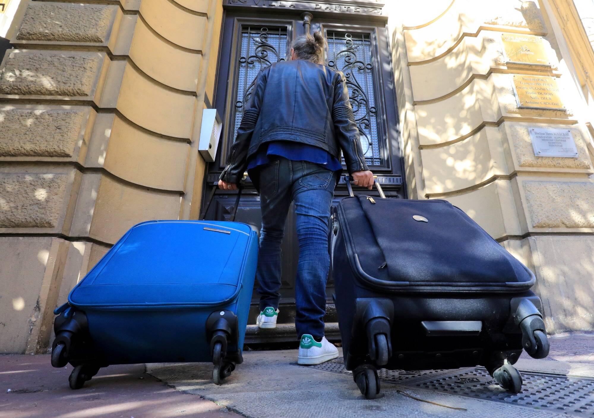 Vous vous êtes fait arnaquer par ce site de réservations qui sévit sur la Côte d'Azur? Votre histoire nous intéresse