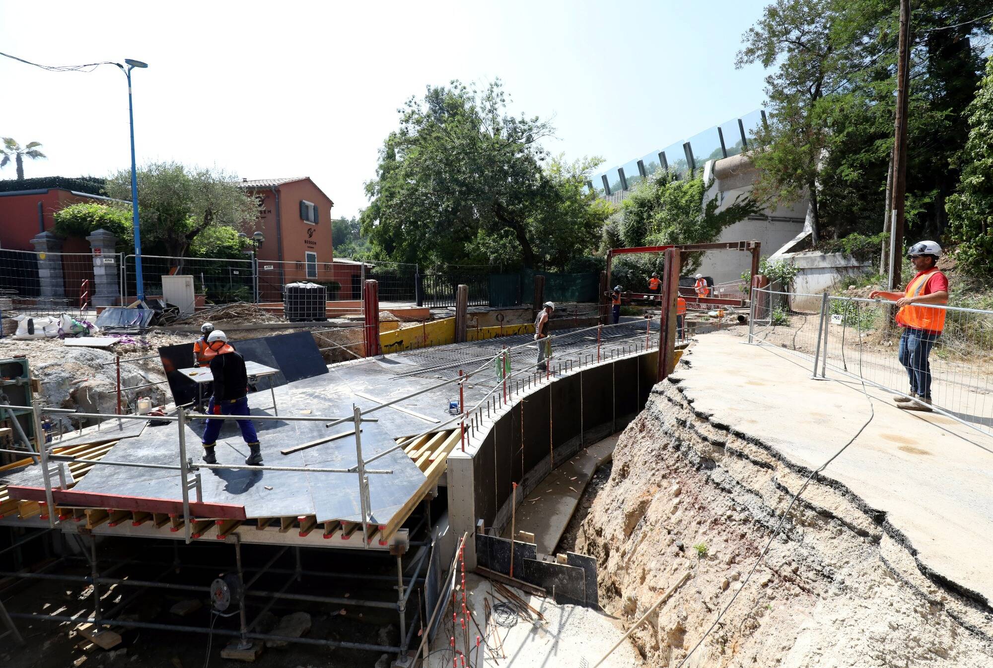 "Il y a moins d'eau qui arrive et elle va moins vite": des travaux "d'envergure et spectaculaires" à Mandelieu pour se protéger des inondations