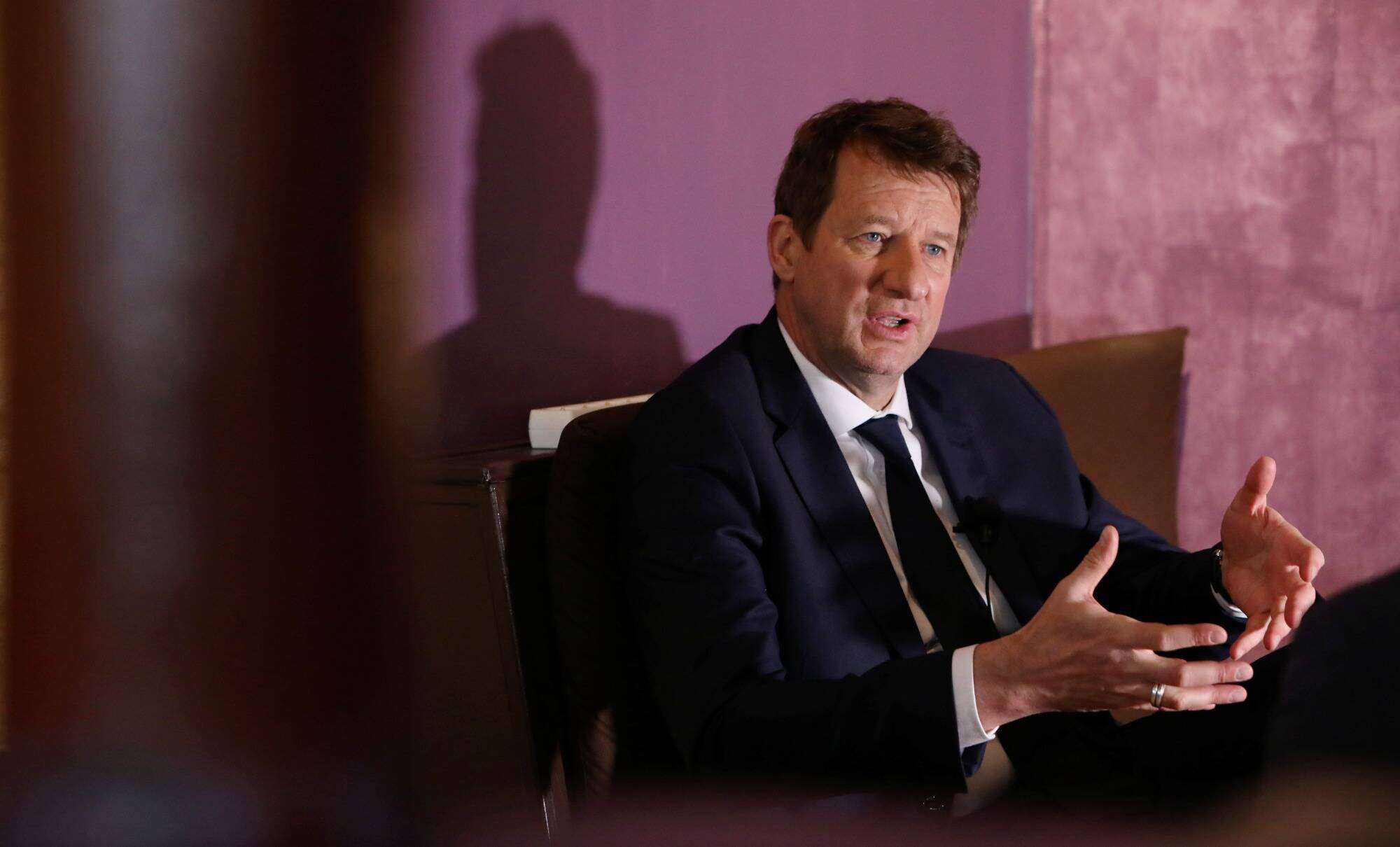 Mairie de Paris: l'écologiste Yannick Jadot annonce sa candidature en 2026