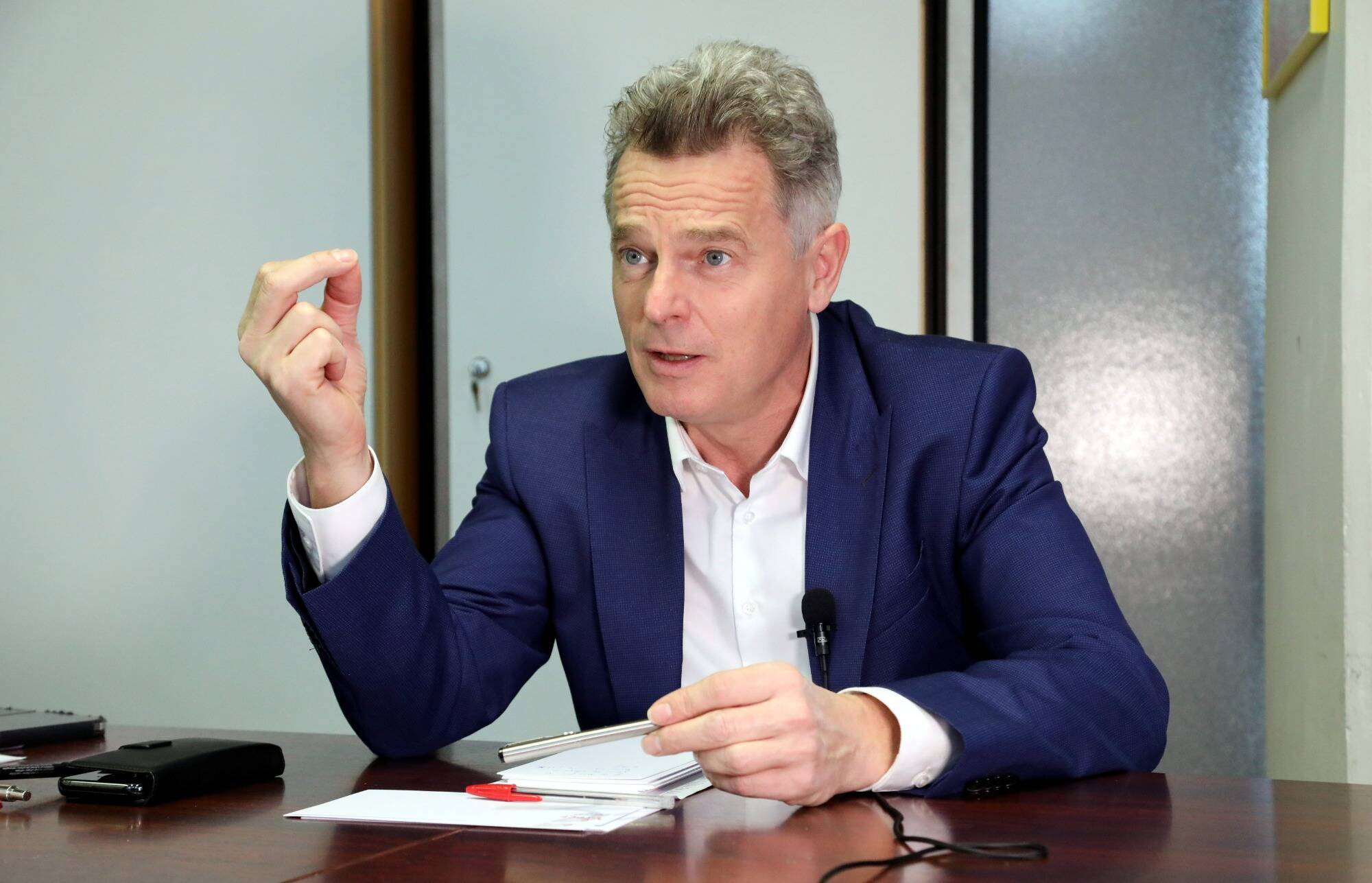 "Voyons nous le plus vite possible"... Roussel (PC) fait un pas vers Mélenchon en vue des législatives