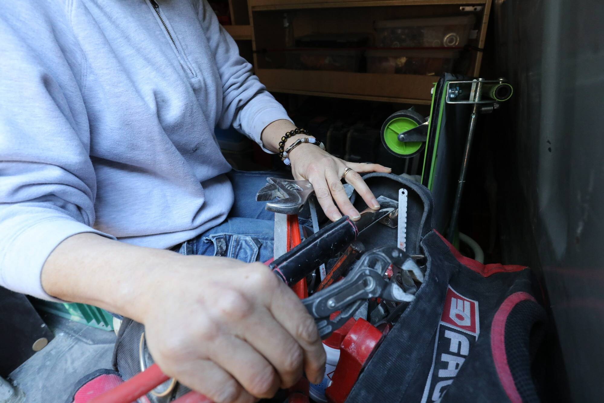 Pénurie de salariés: la crise sanitaire due à la Covid-19 féminise-t-elle les métiers sur la Côte d'Azur? On fait le point