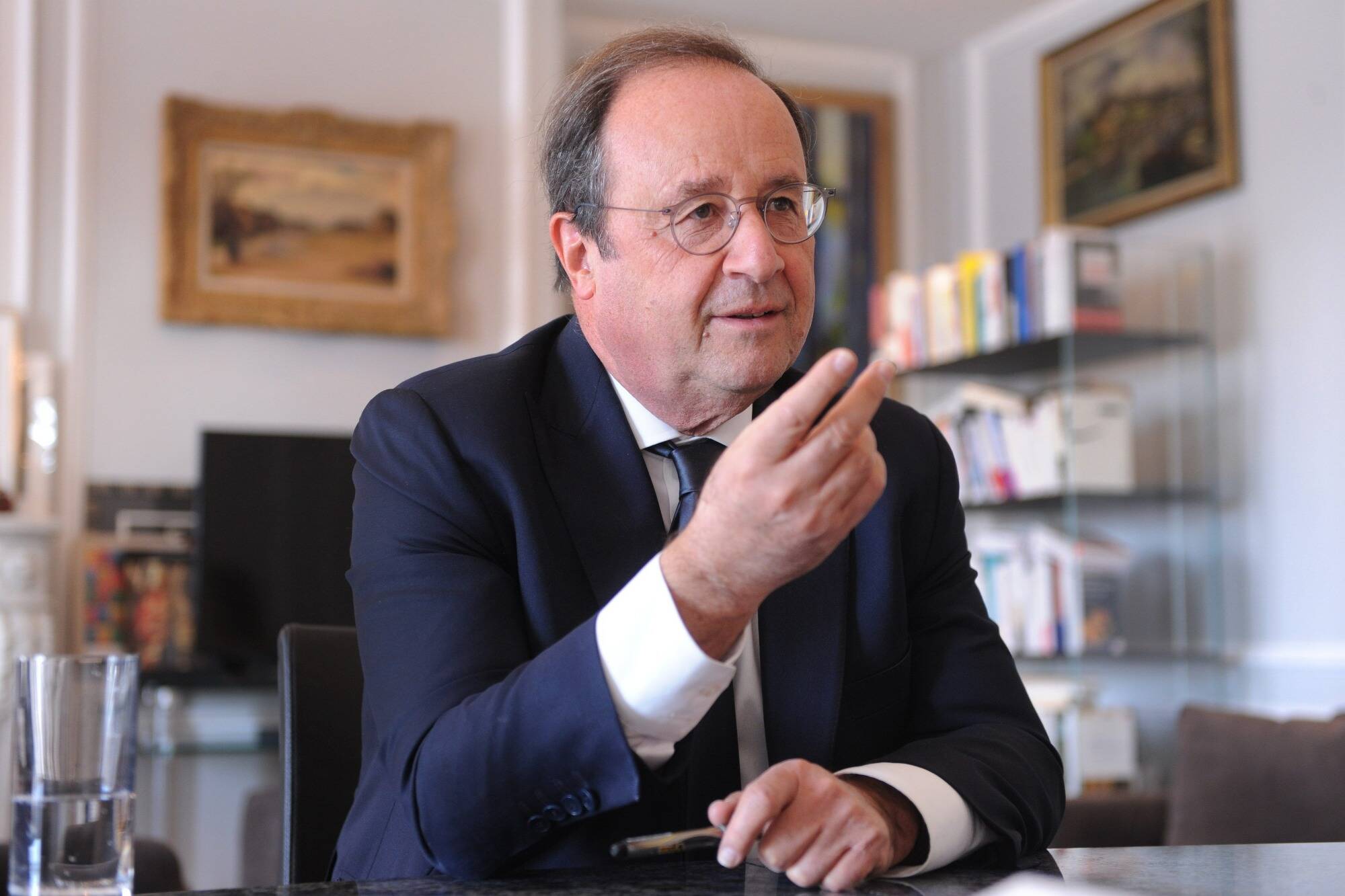 "Une politique de droite soutenue par l'extrême droite'": François Hollande votera la censure contre Michel Barnier