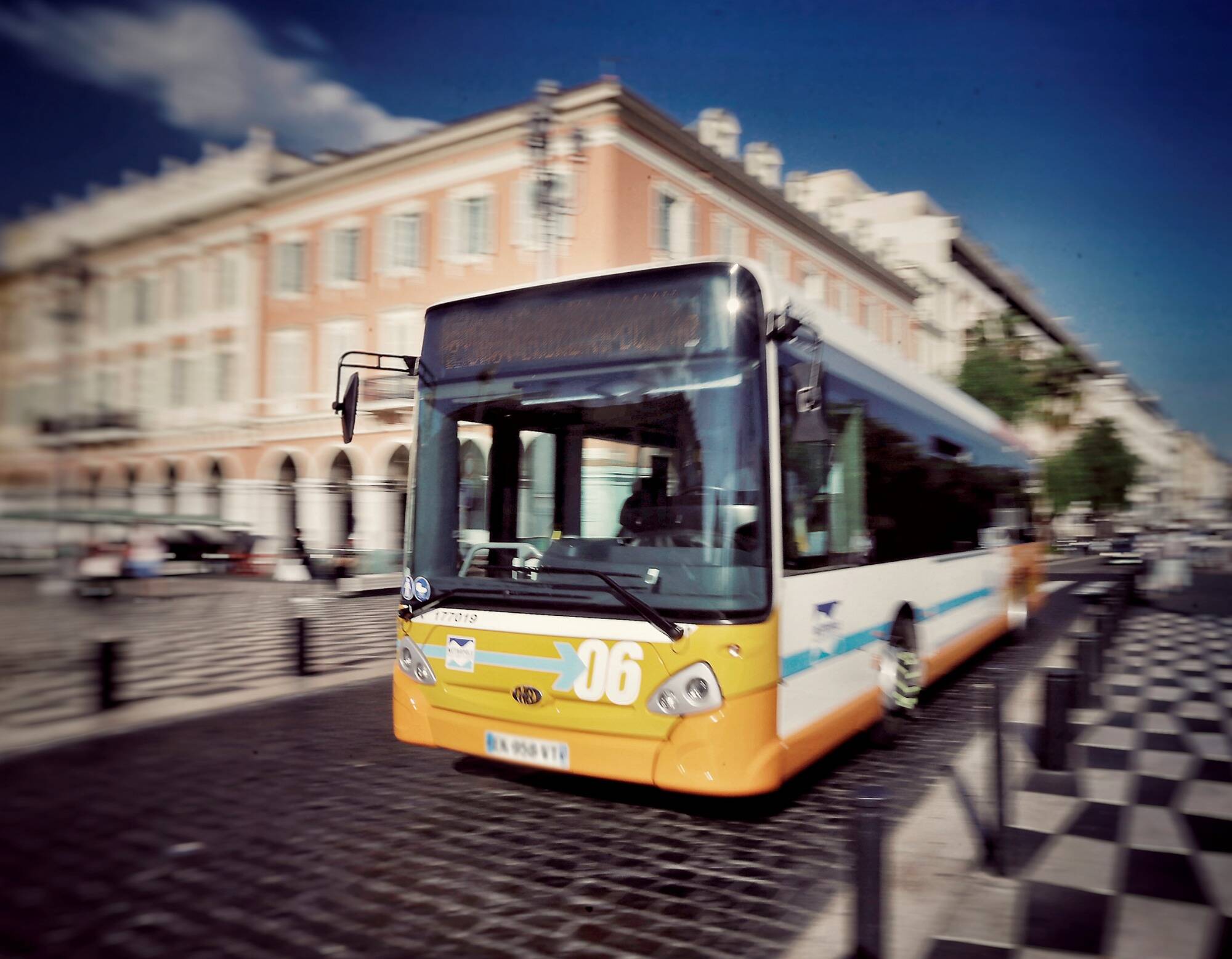 "J'ai cru mourir!" Une victime du chauffeur de bus ivre à Nice témoigne