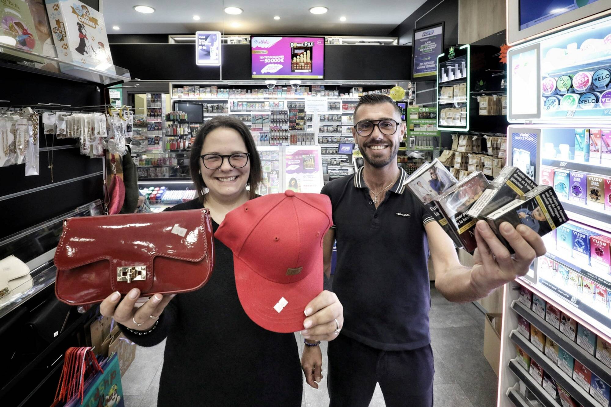 "On peut même faire payer les impôts": entre hausse des prix et l'explosion de la contrebande, les buralistes mutent en "drugstores" pour survivre