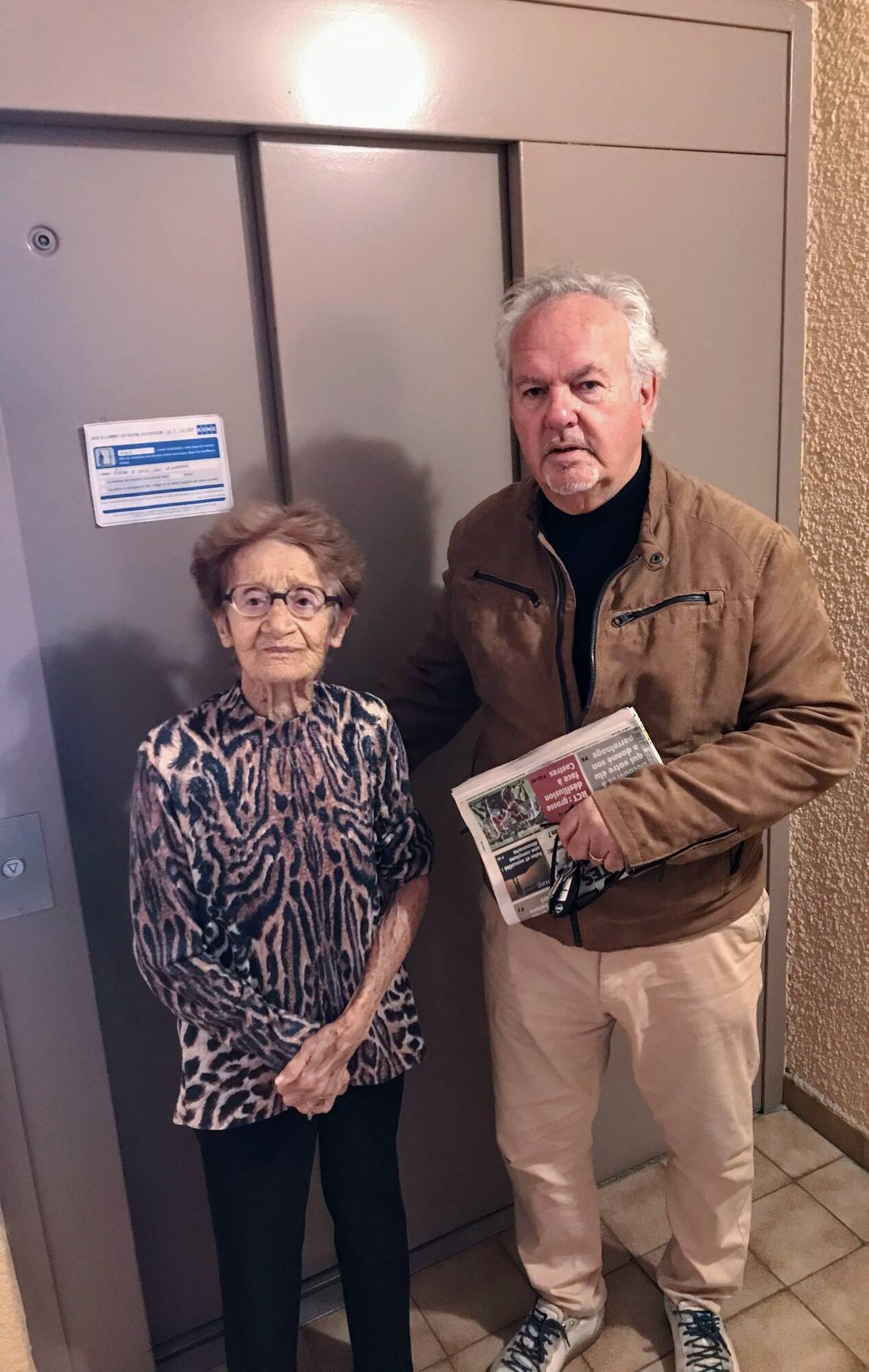 Elle a 95 ans et ne peut presque plus sortir de chez elle... L'ascenseur de leur immeuble est en panne depuis deux mois à Bandol