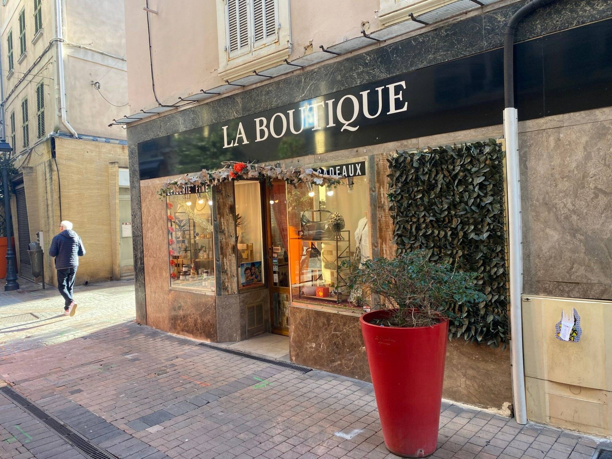 "On est dans l'insécurité!": une commerçante en colère après avoir été victime d'un second cambriolage en cinq ans à La Seyne