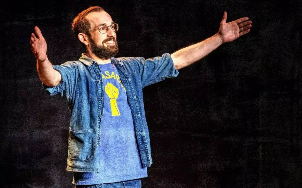 De la prestigieuse école des Mines d'Alès aux planches à Lyon: l'incroyable parcours de l'humoriste varois Loïc Rosso bientôt en spectacle chez lui à La Seyne