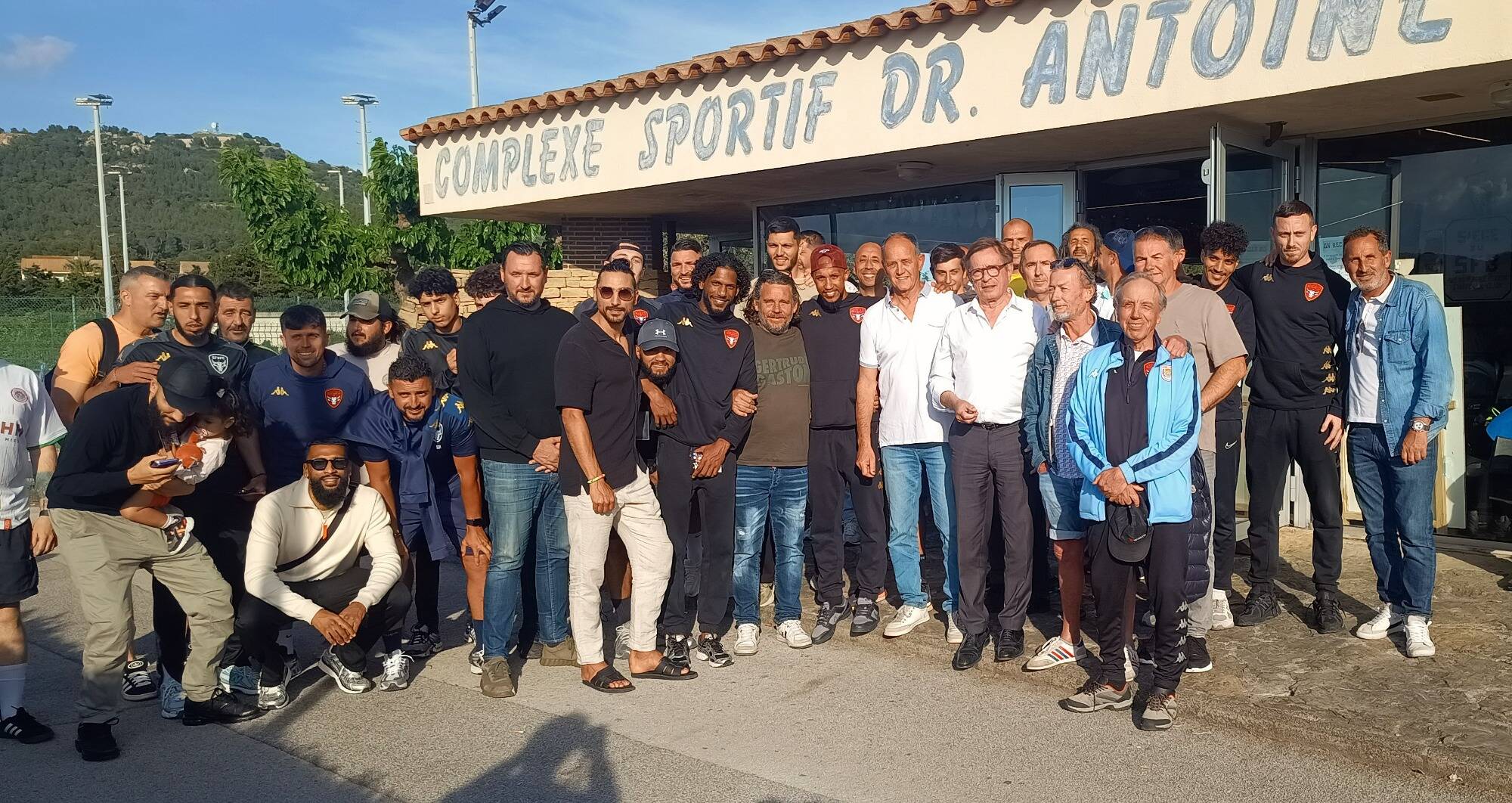 Les footballeurs de Six-Fours-Le Brusc reçoivent le soutien du maire après leur accession historique en National 3