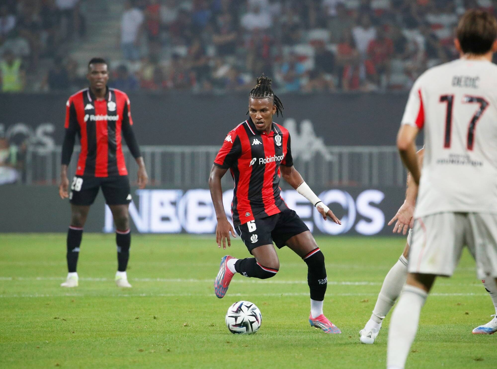 Hicham Boudaoui a surnagé, Dante a montré l'exemple... voici les notes des joueurs de l'OGC Nice après leur défaite contre Benfica (2-0)