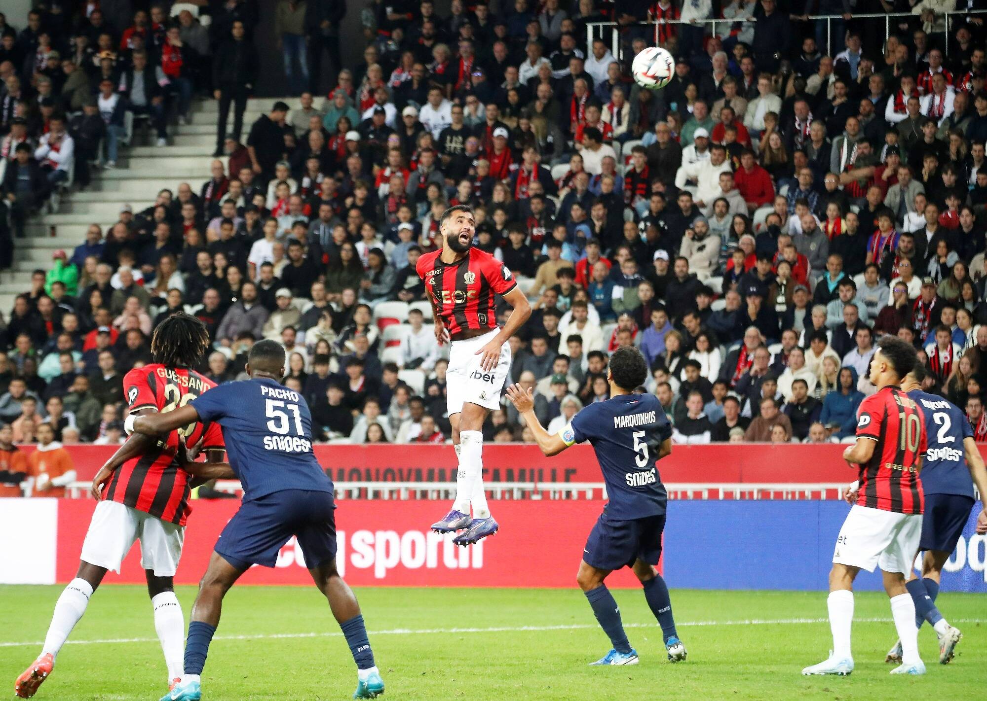 "Un match pas loin d'être une référence": après le revers à Rome, les bons ajustements de l'OGC Nice ont payé face au PSG