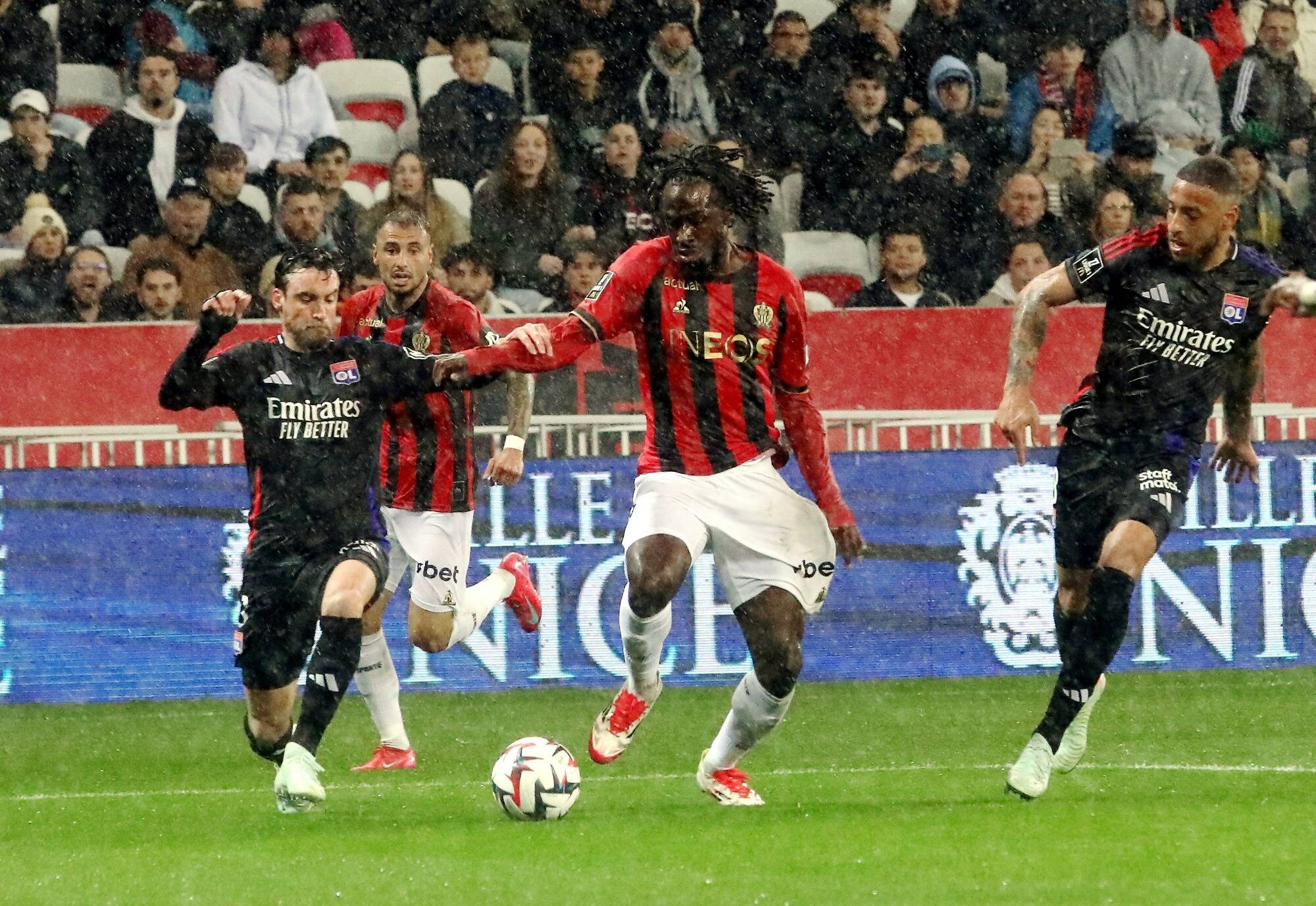 L'attaquant de l'OGC Nice Evann Guessand a un nouveau statut à défendre