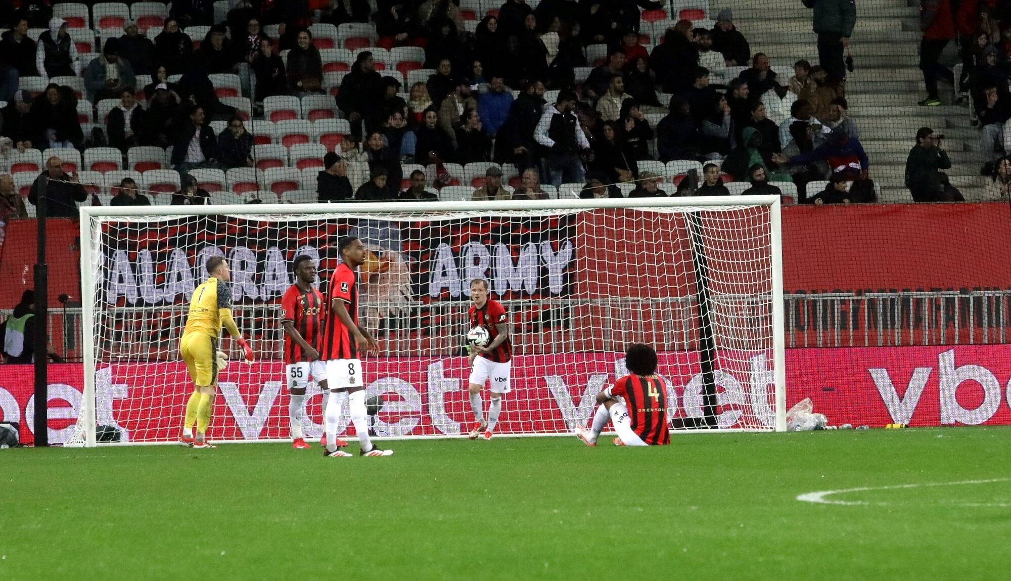 Moïse a coulé, Bombito fautif, Laborde et Boudaoui peu inspirés... Découvrez les notes des Niçois après la défaite contre Lyon (2-0)