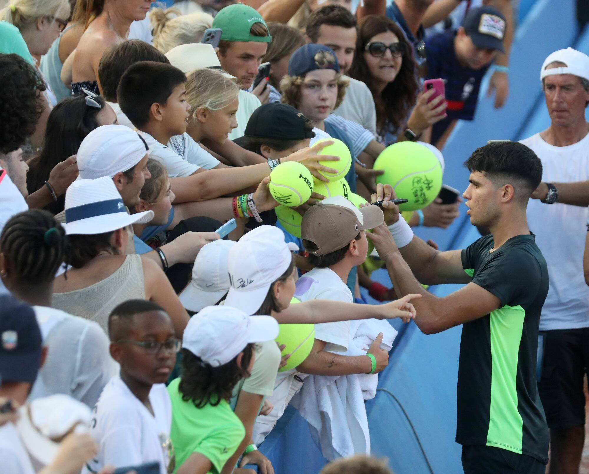 Comment la star du tennis Carlos Alcaraz a conquis le public niçois à la Hopman Cup