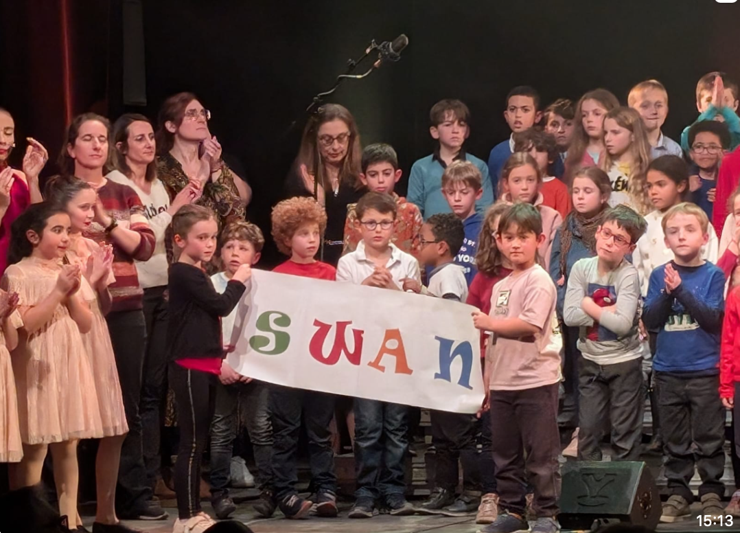 Les parents d'élèves d'une école de la Côte d'Azur lancent une cagnotte pour aider la famille du petit Swan, atteint d'un cancer